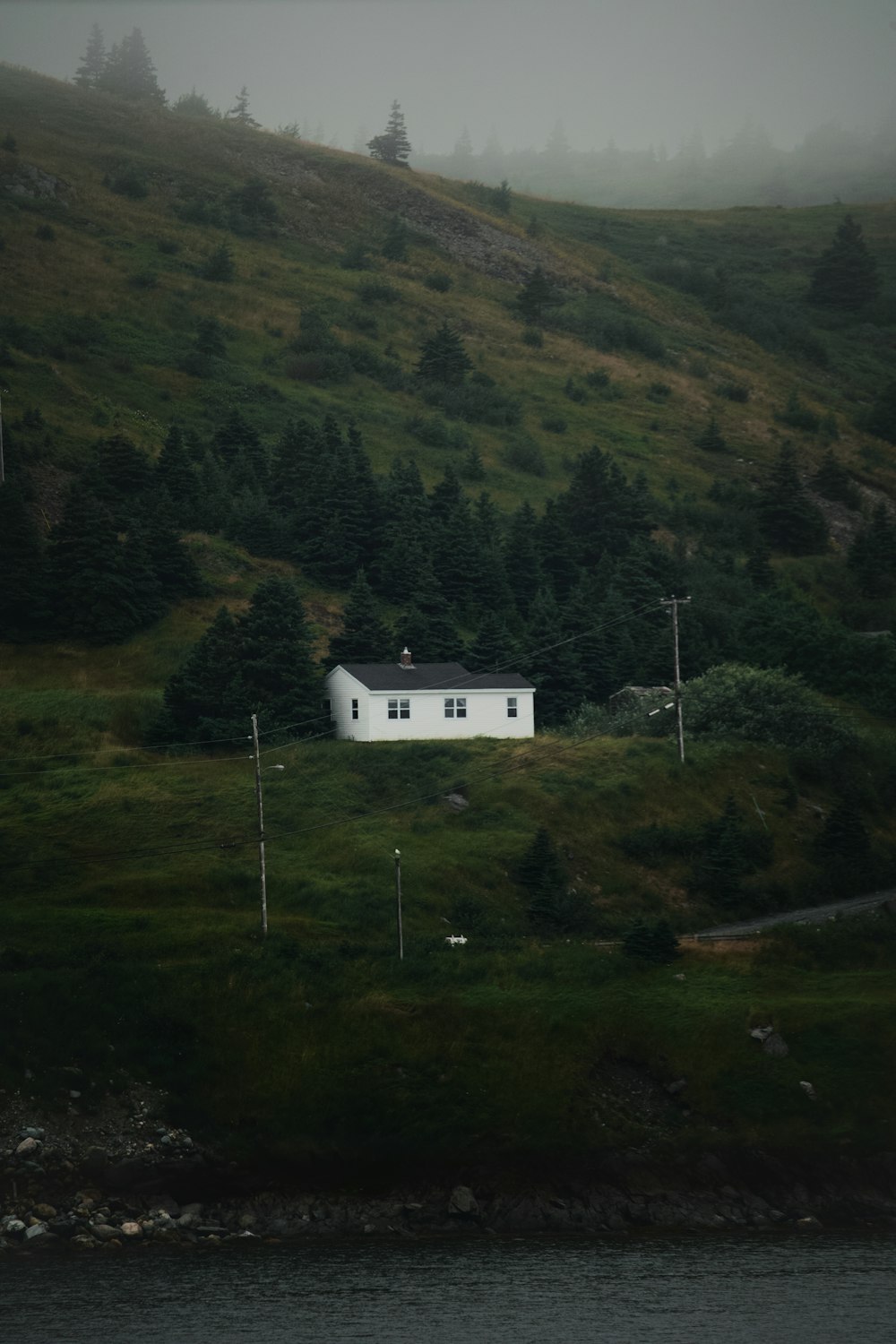 Una casa en una colina