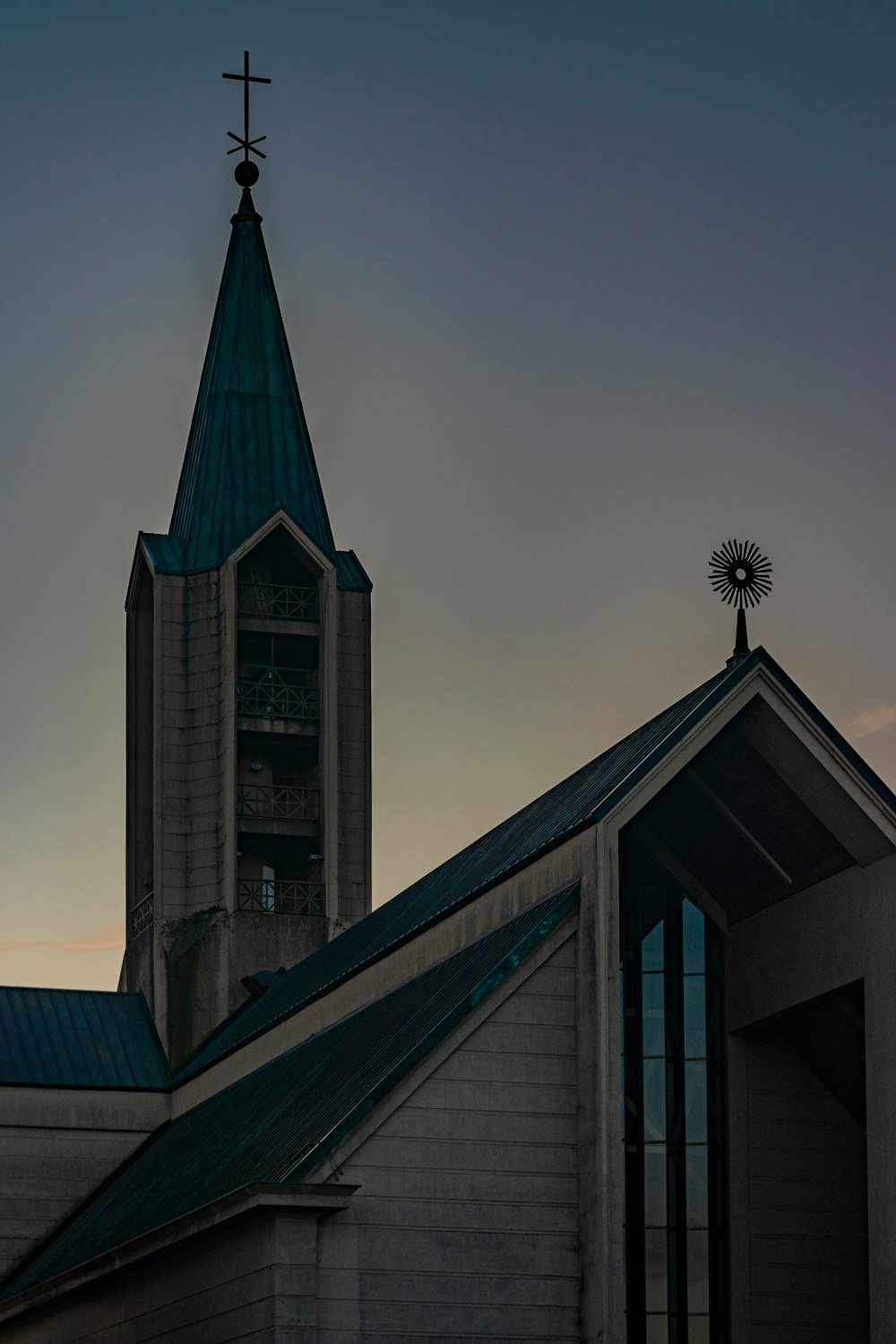 a building with a steeple