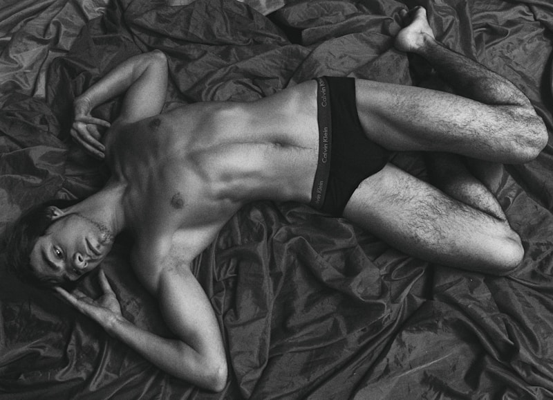 Pause sensuelle sur lit