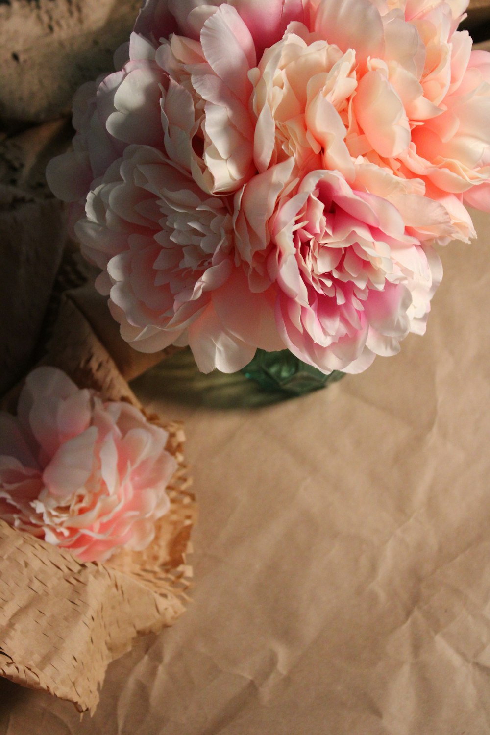 a group of pink flowers