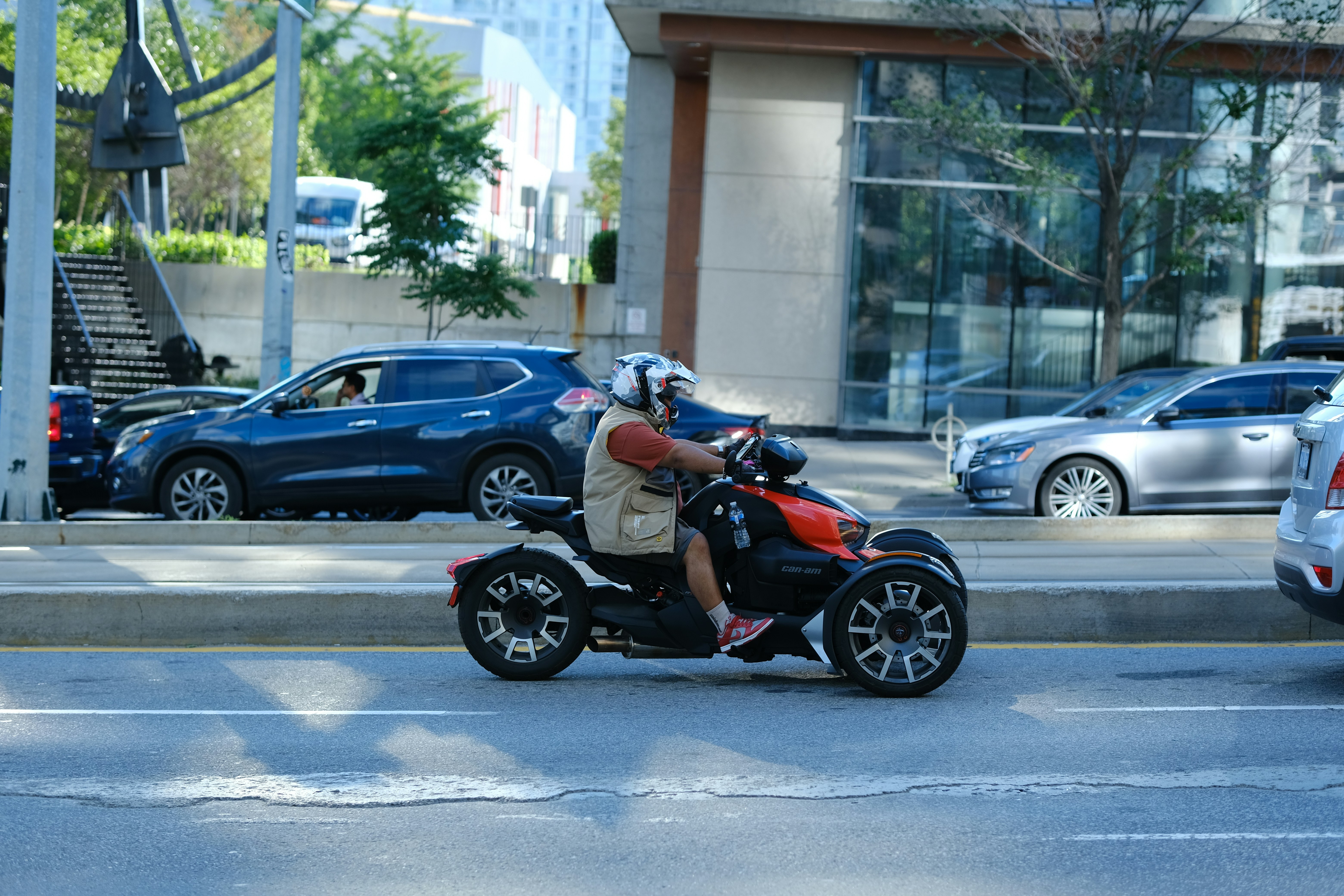 A person riding a motorcycle photo – Free Human Image on Unsplash