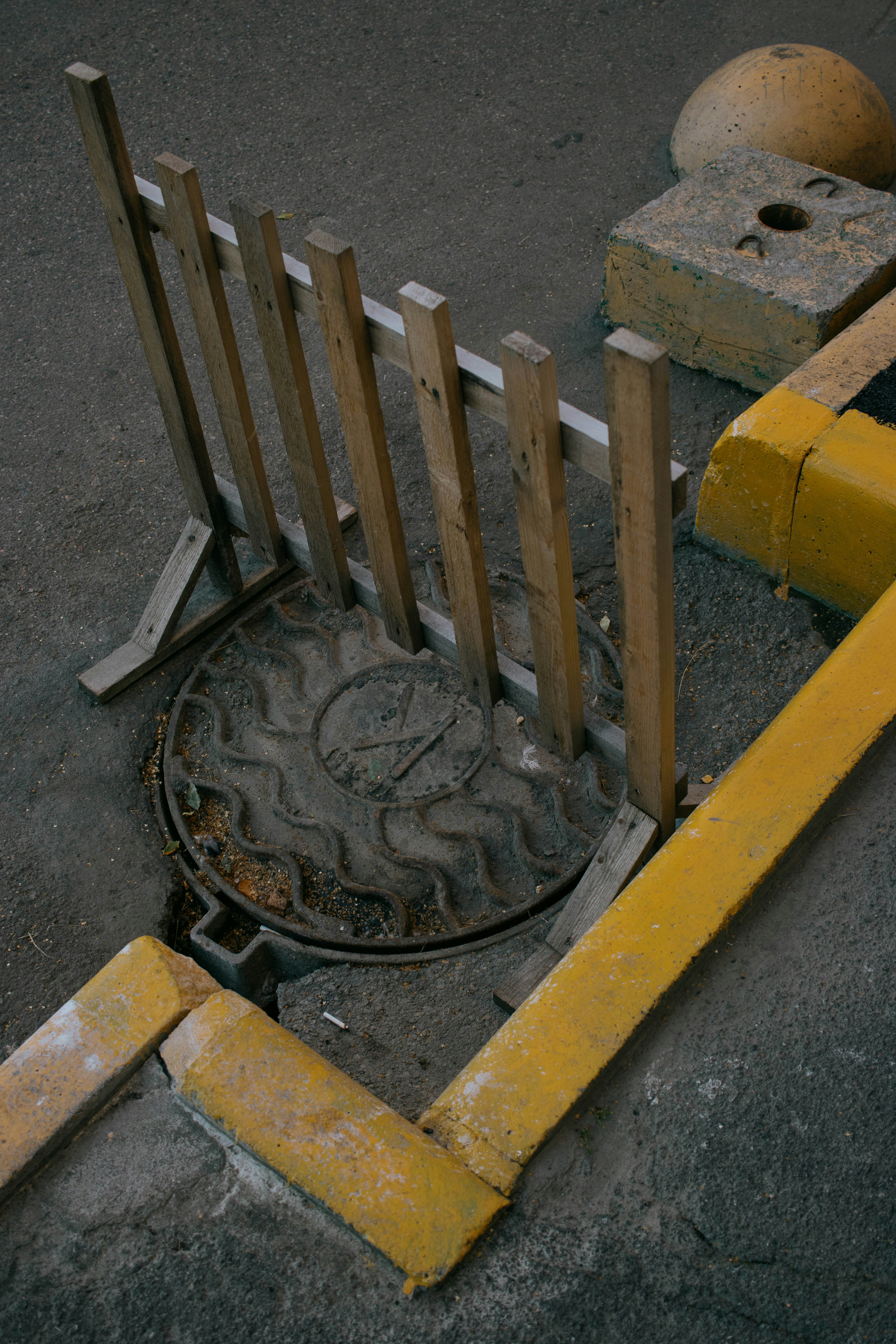 photo-1659868615026-3af0b8de5904?ixid=M3wxMjA3fDB8MXxzZWFyY2h8MTcyfHxpbnN0YWxsaW5nJTIwYSUyMGRyaXZld2F5JTIwZHJhaW58ZW58MHx8fHwxNzQ1MzU3MjMyfDA%5Cu0026ixlib=rb-4.0.3