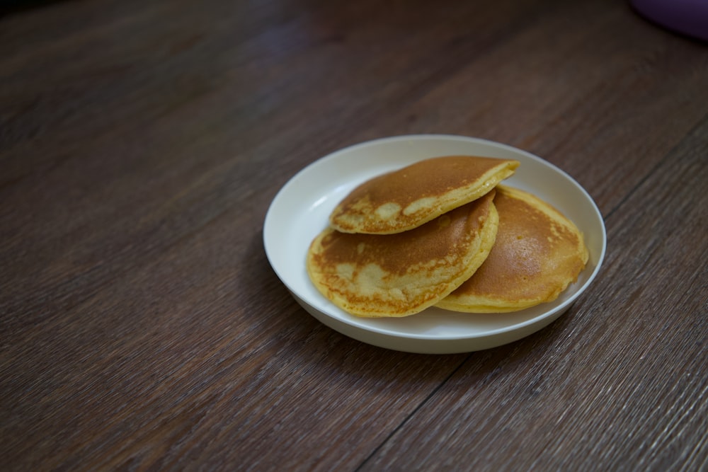 a plate of pancakes