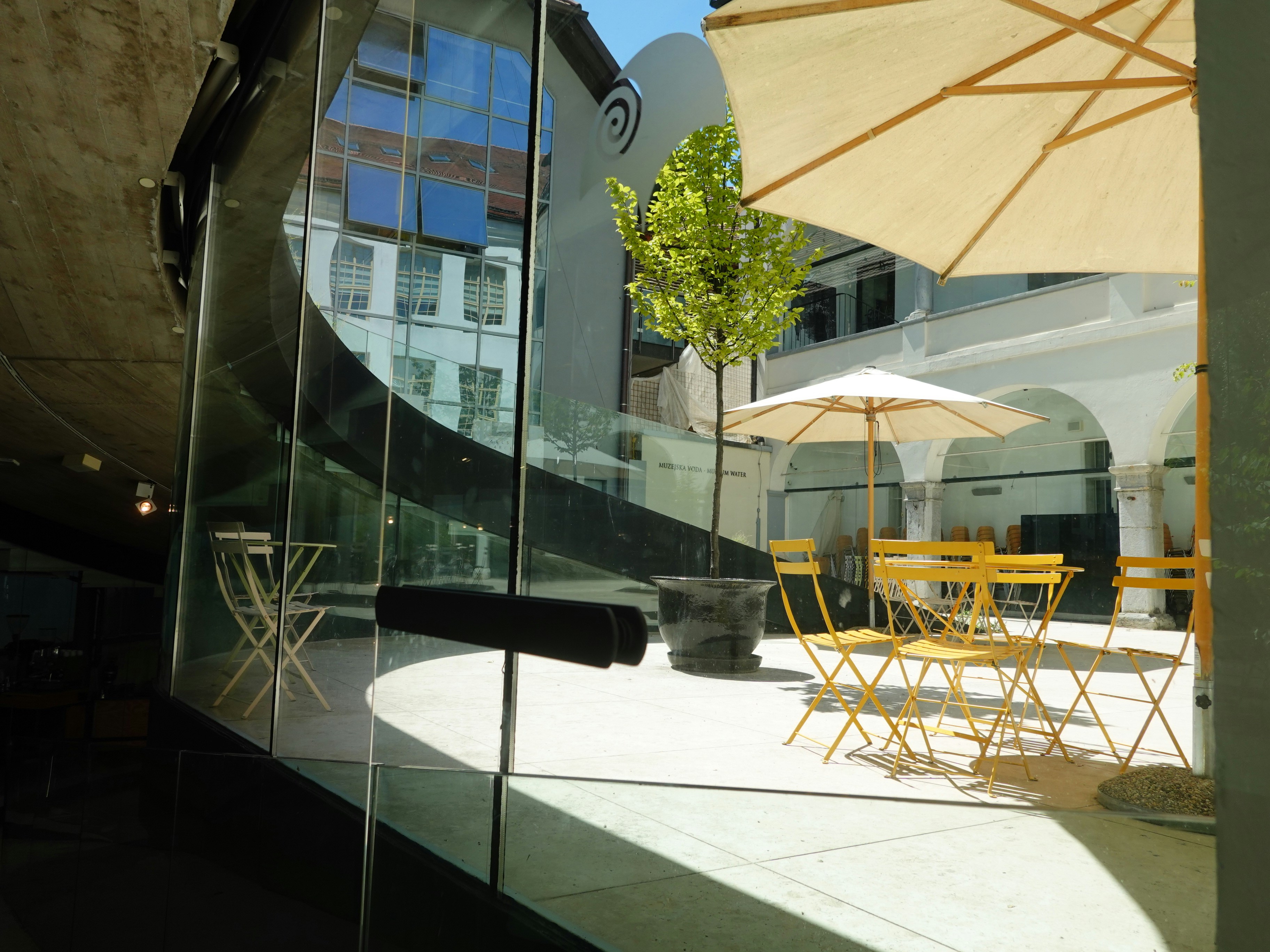 Photo by madmartigand