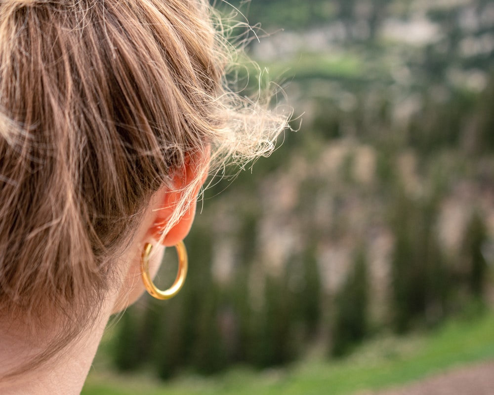 a person with a ponytail