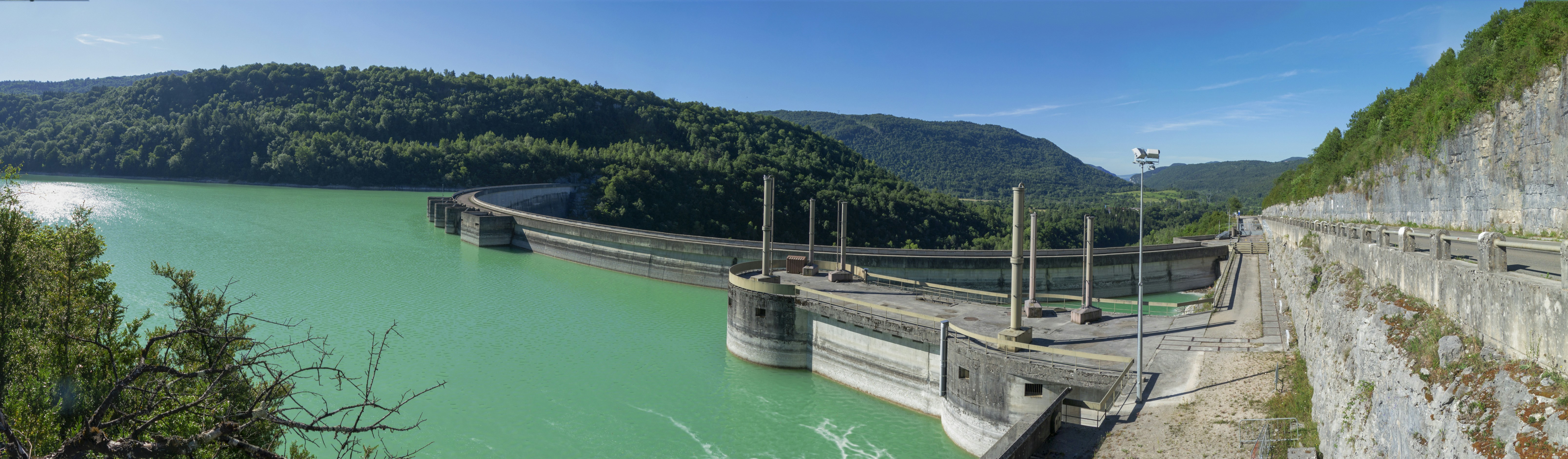 小水力発電投資は採算取れる？利回りと投資回収期間を実例分析関連画像