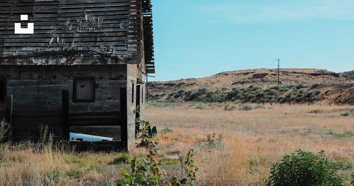 Building Ina Field A wooden building in a field photo – Free Desert Image on Unsplash