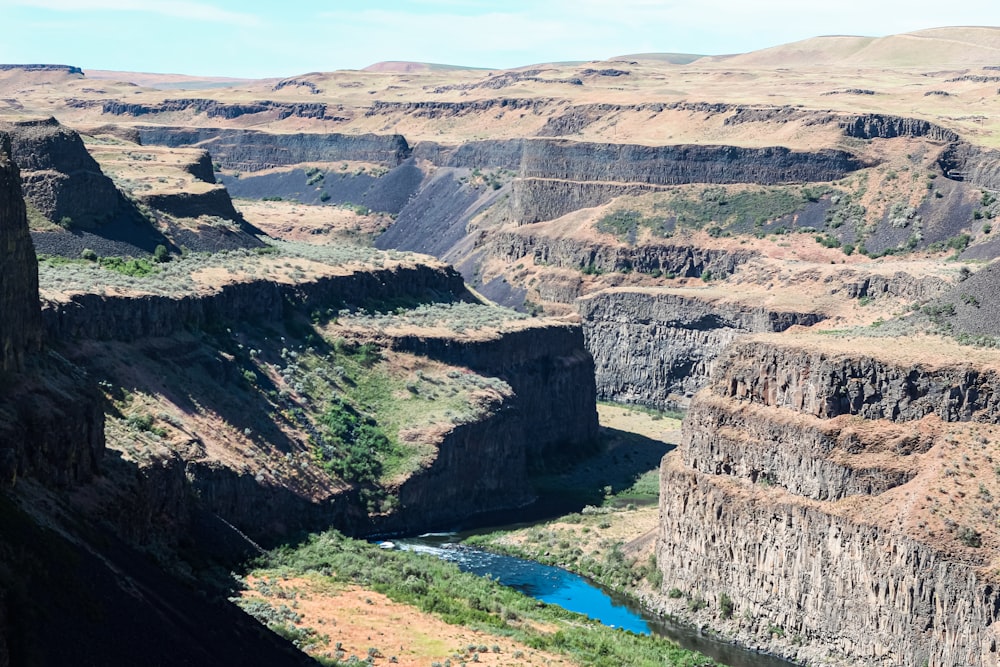 a river running through a canyon