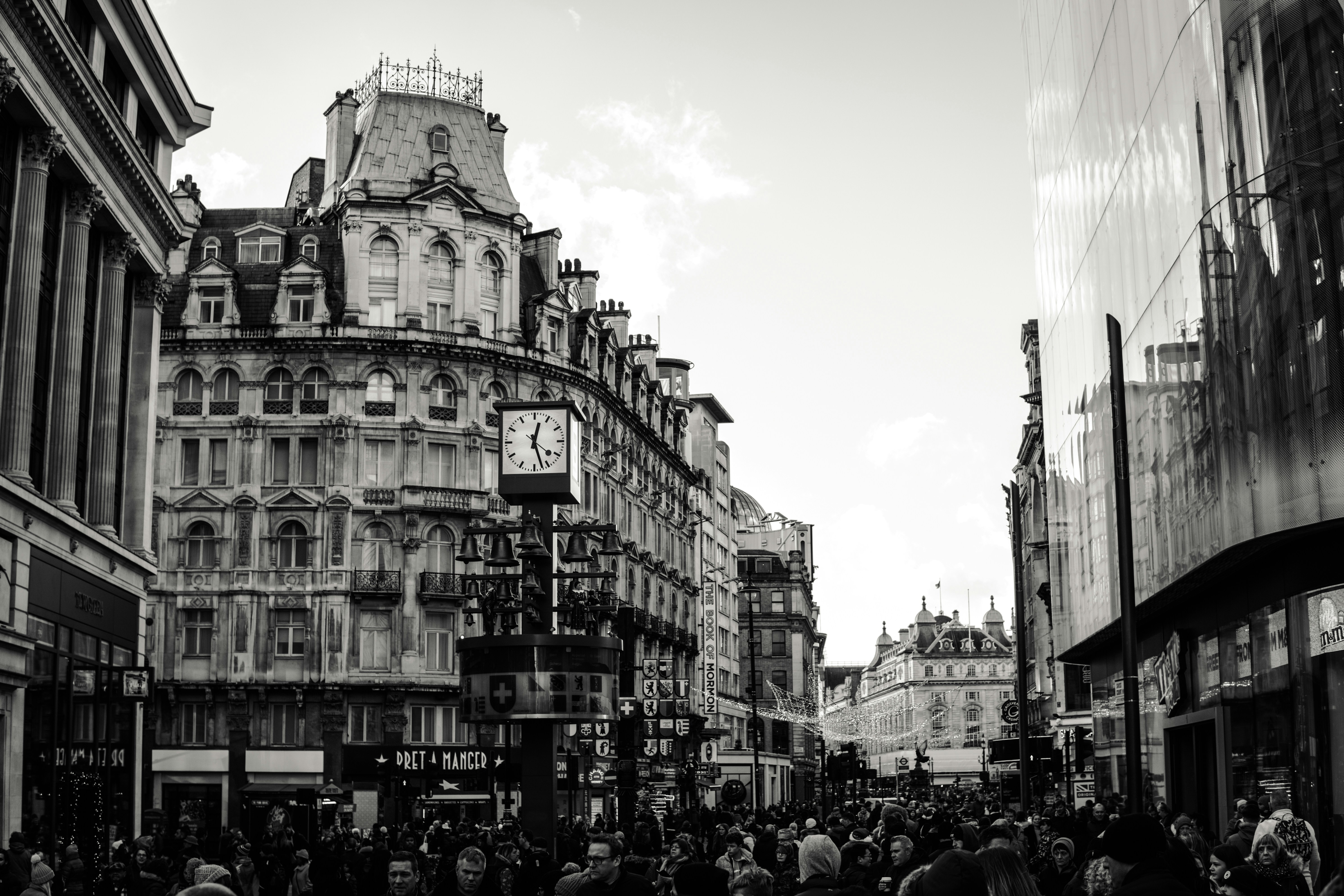 Photo by igorharrier