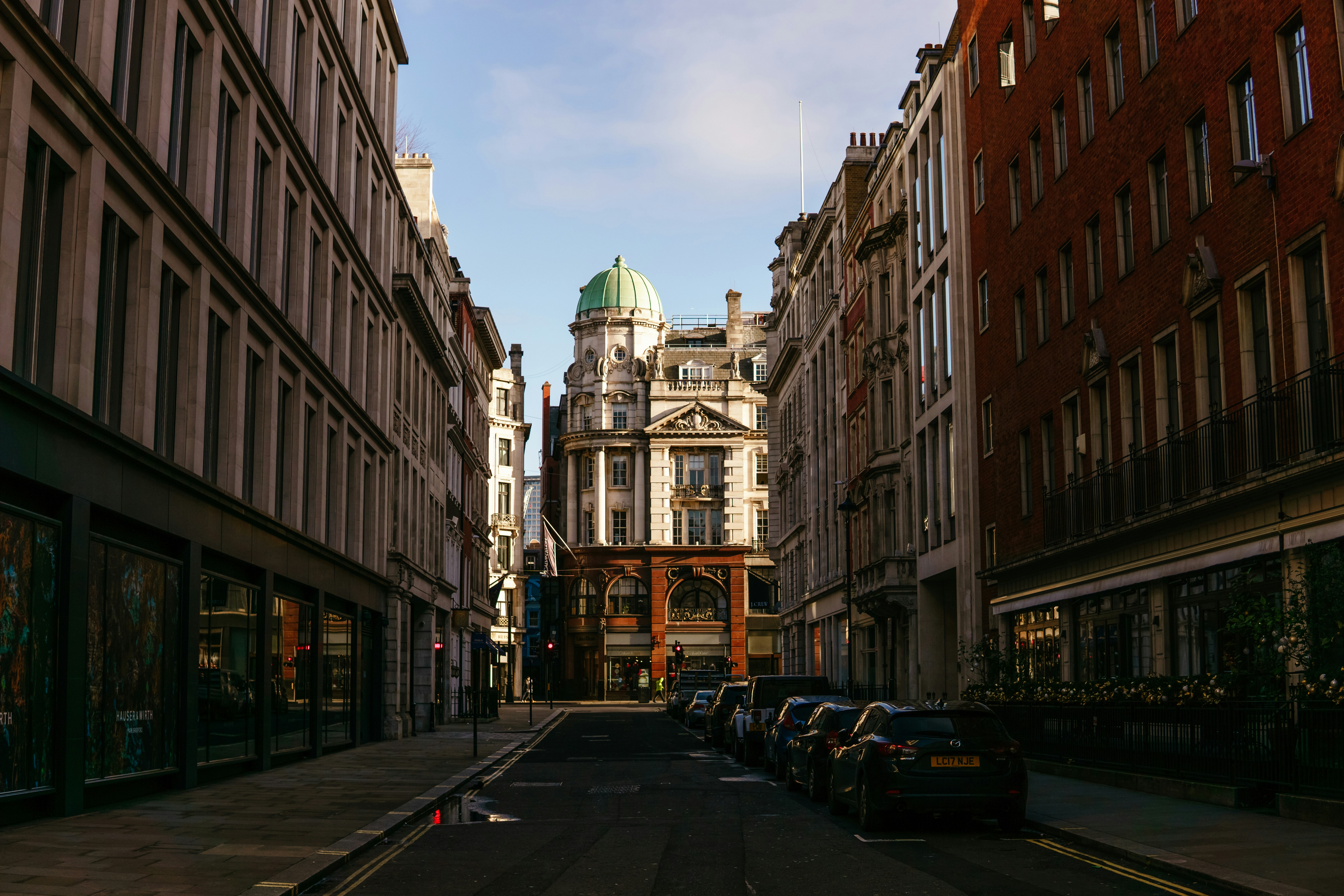 Photo by igorharrier