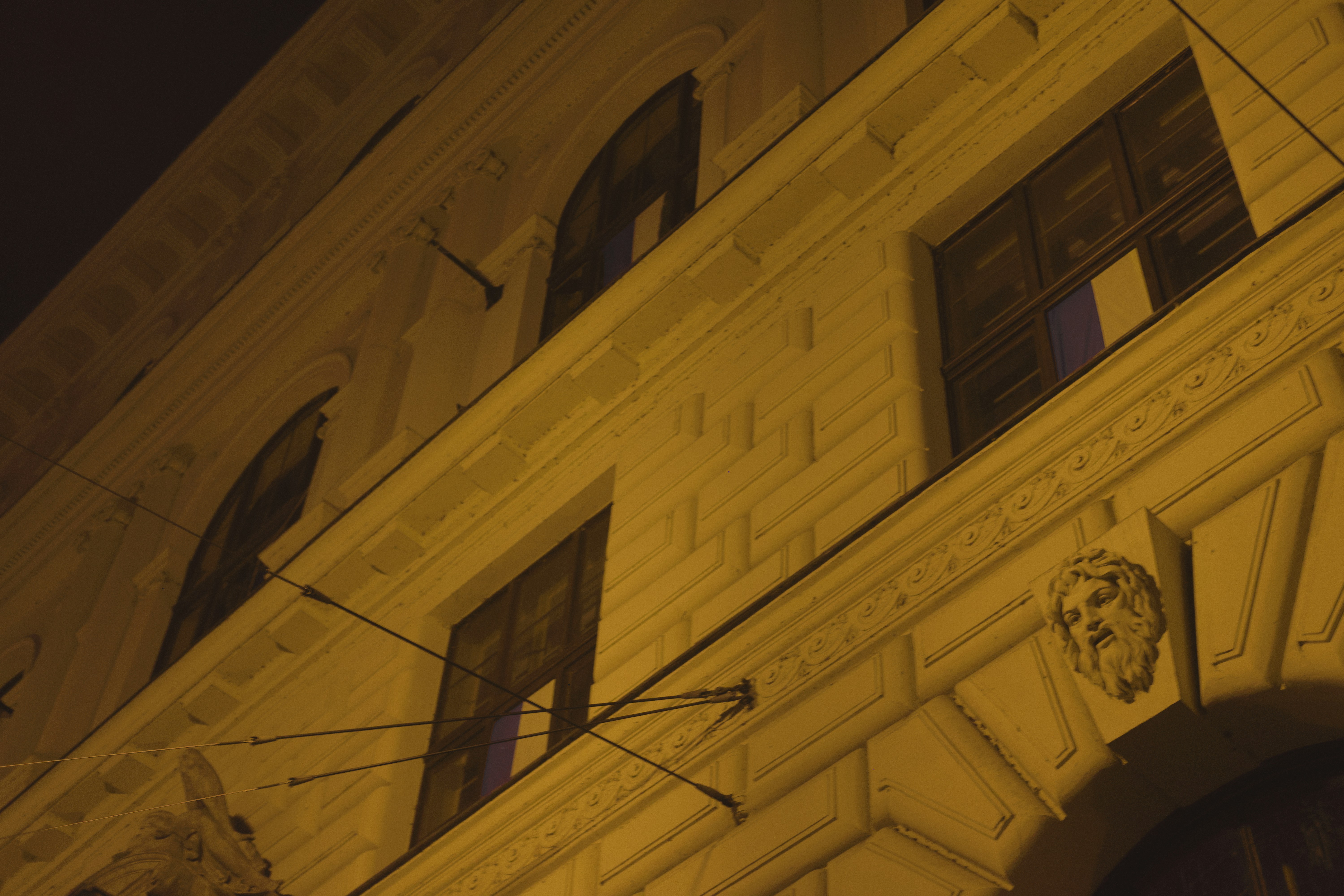 Photo by k_sariwating