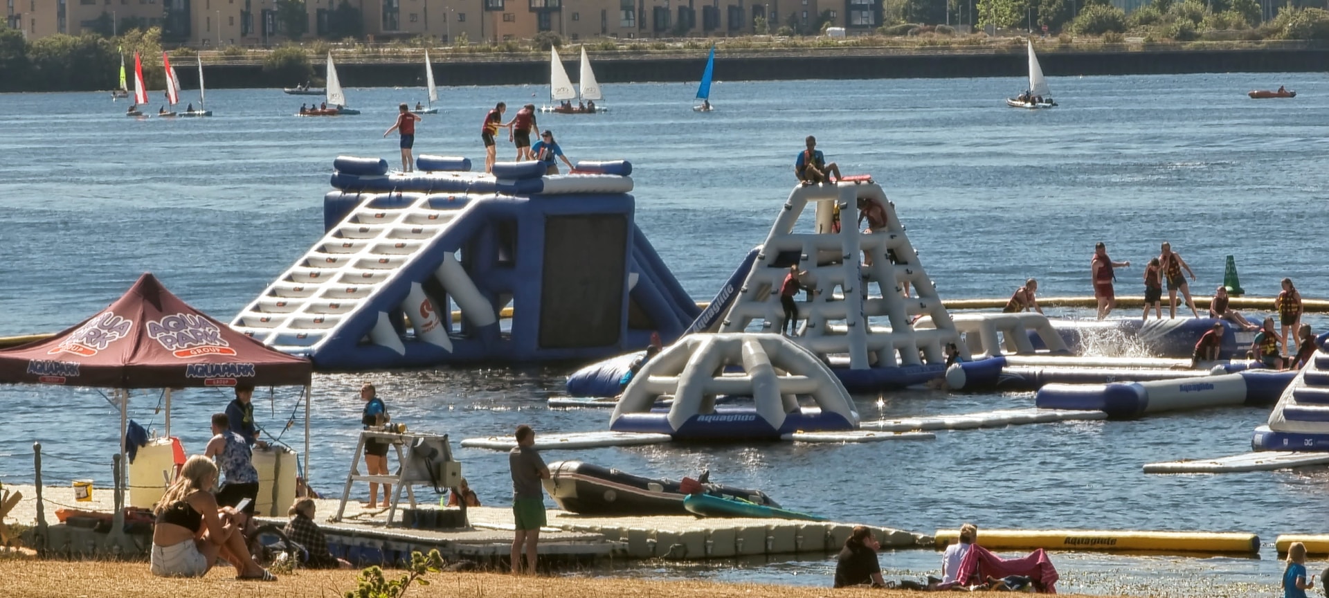 gray computer monitor