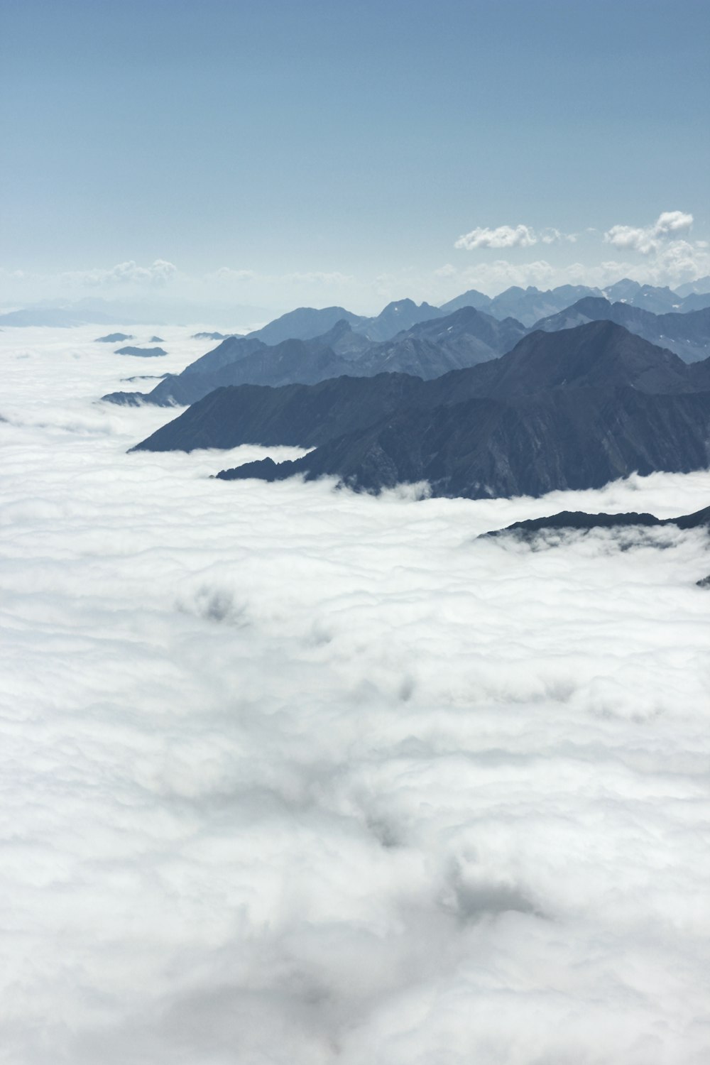 a snowy mountain range