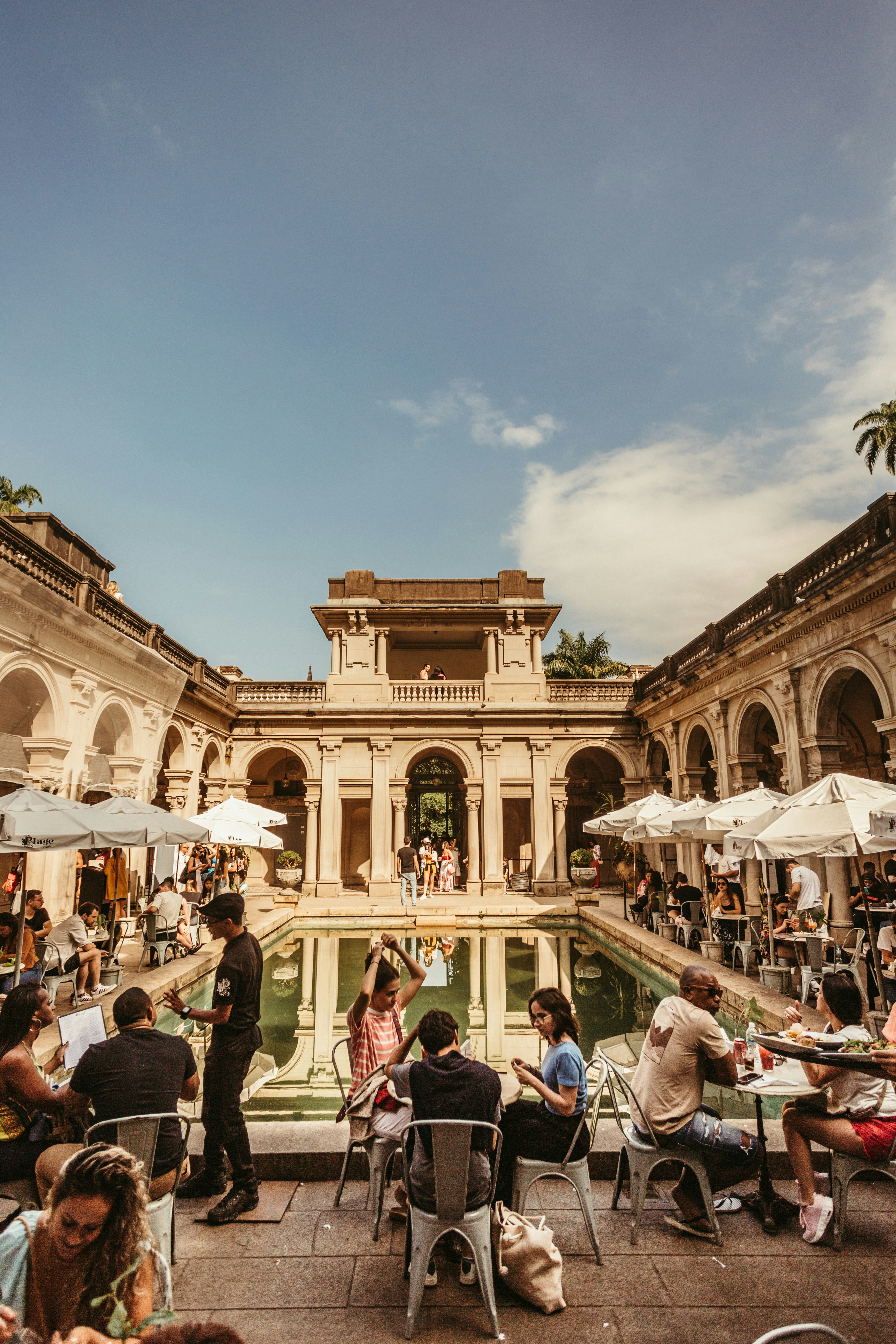 Photo by jonathanborba