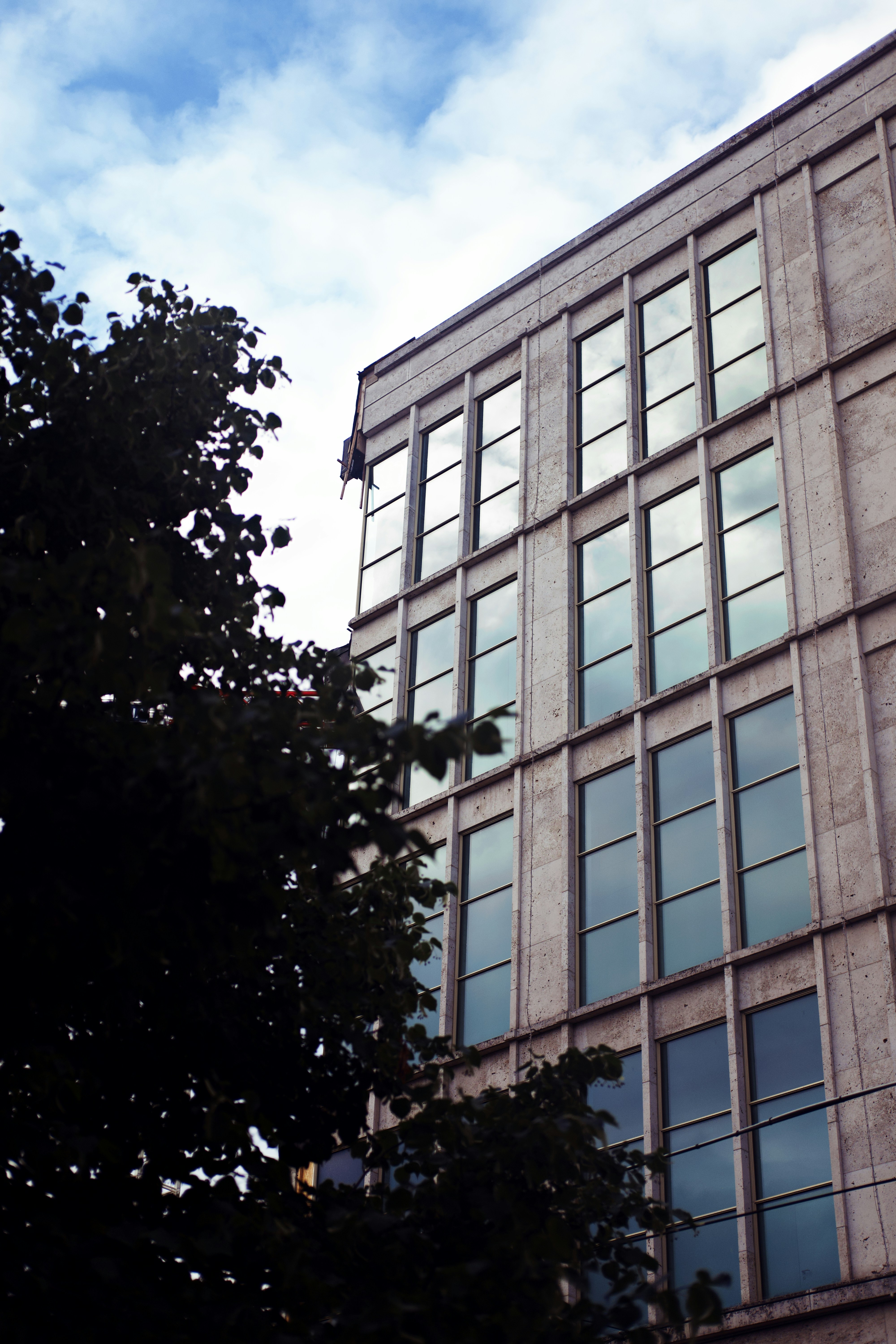 Photo by k_sariwating