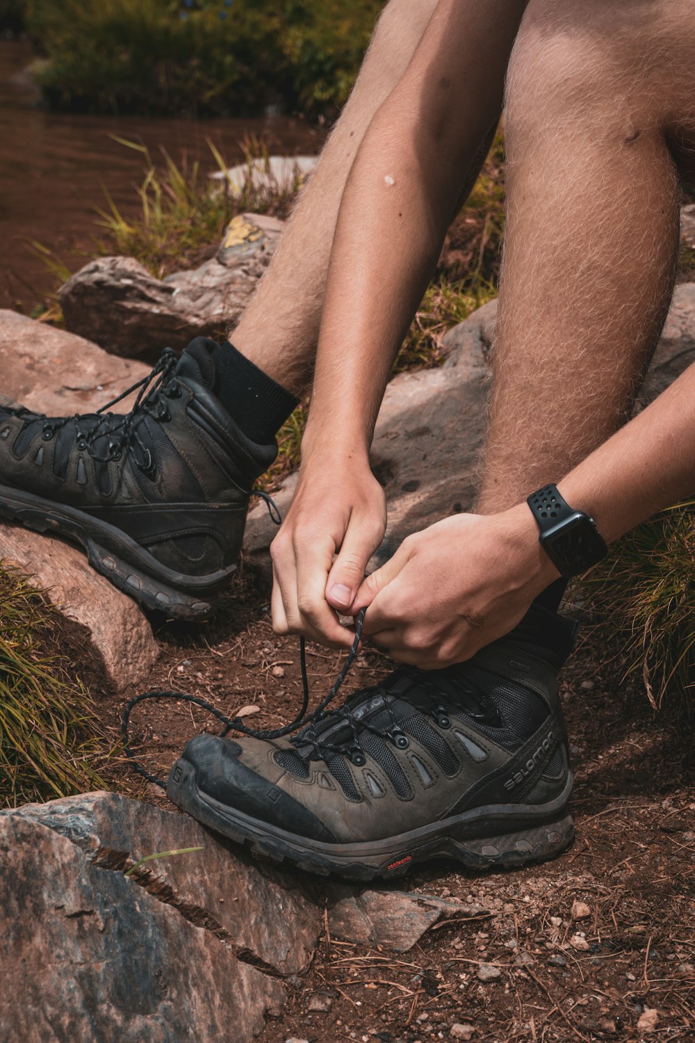 a man tying a shoe