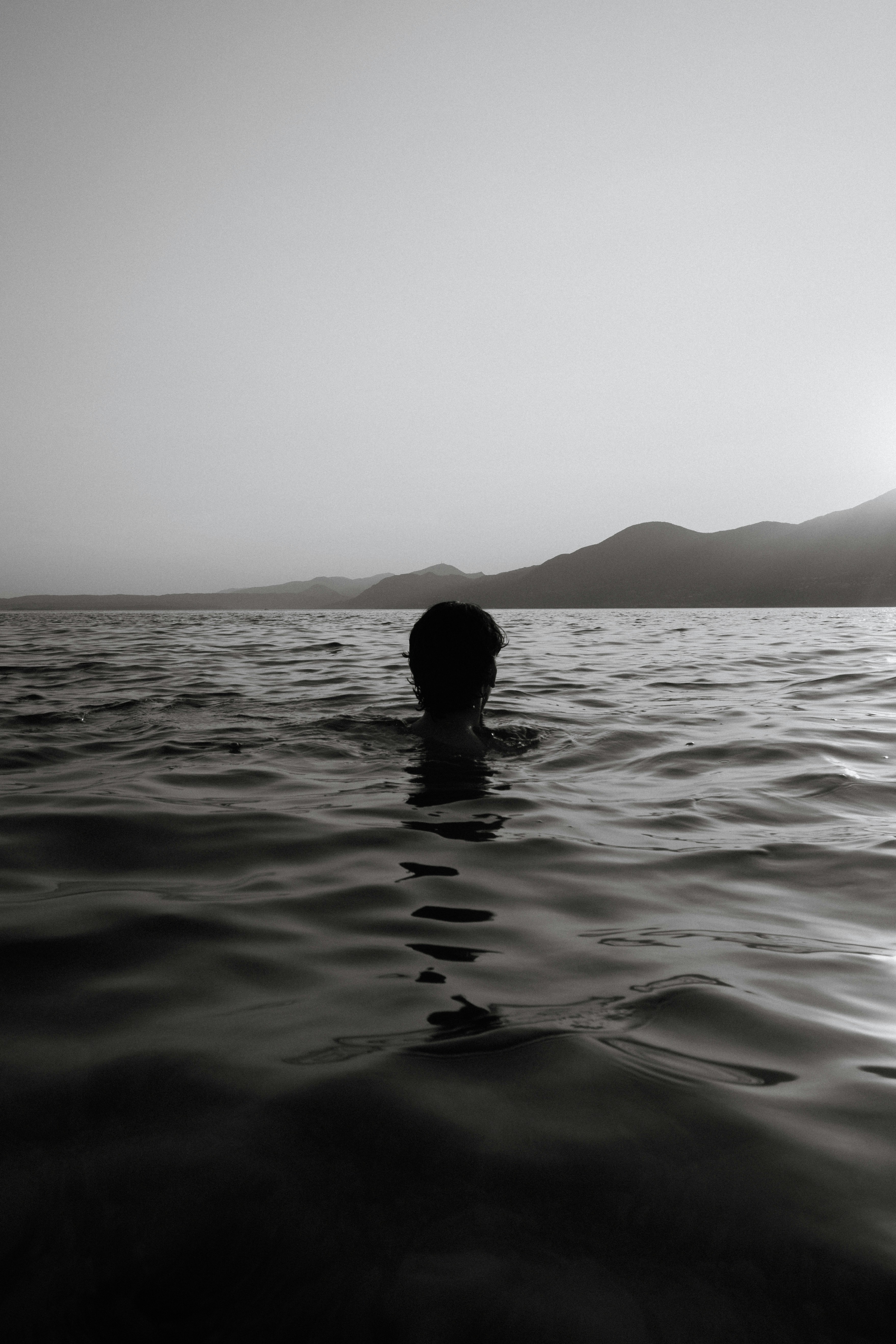 eine Person im Wasser