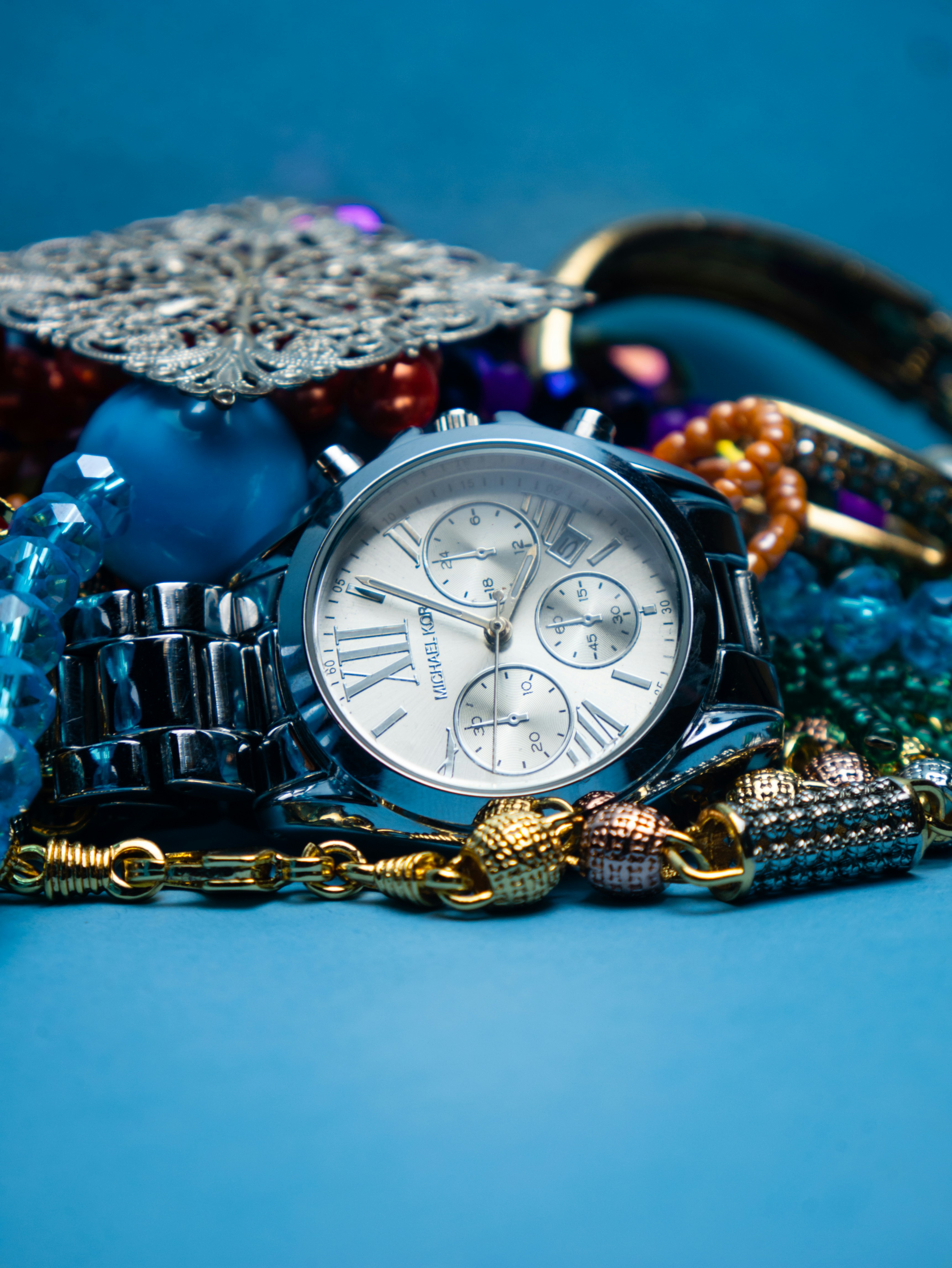 vibrant accessories wallpaper, wallpaper, Bold Accessories: How to Wear Them with Confidence 4