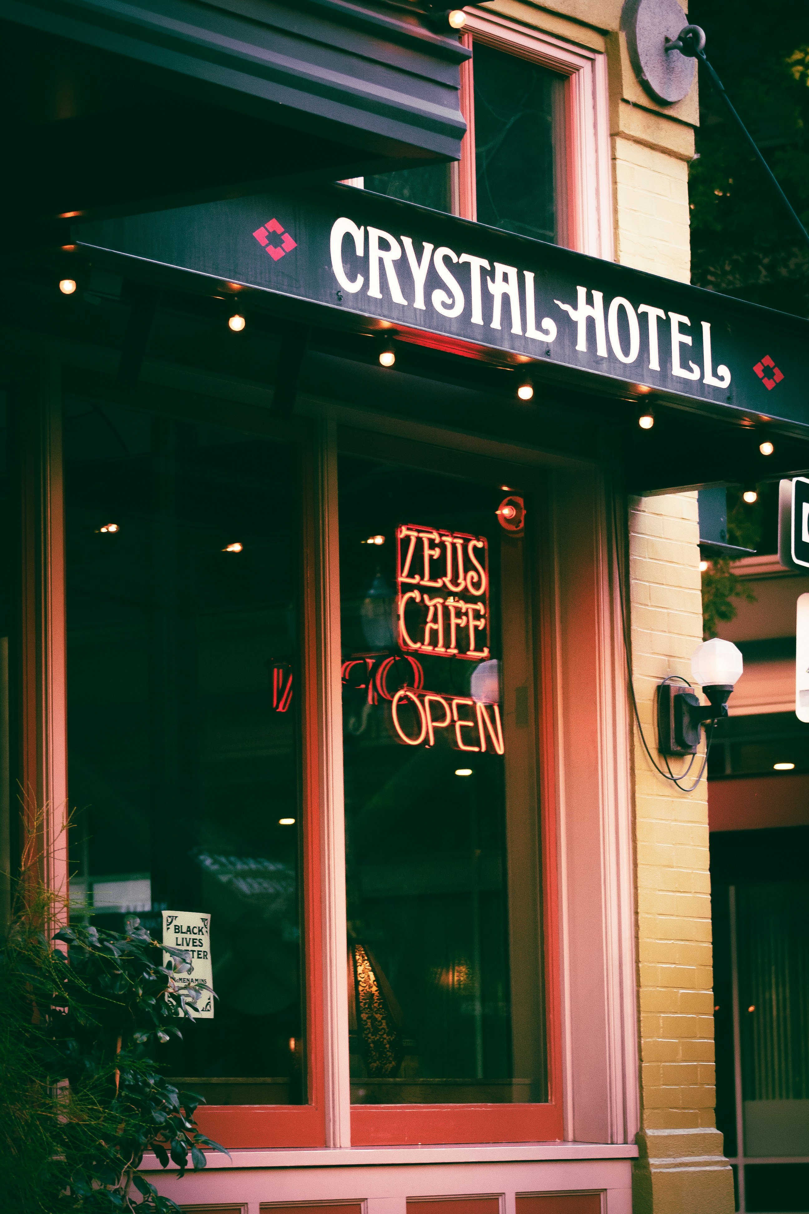 A sign on a building photo – Free Lighting Image on Unsplash
