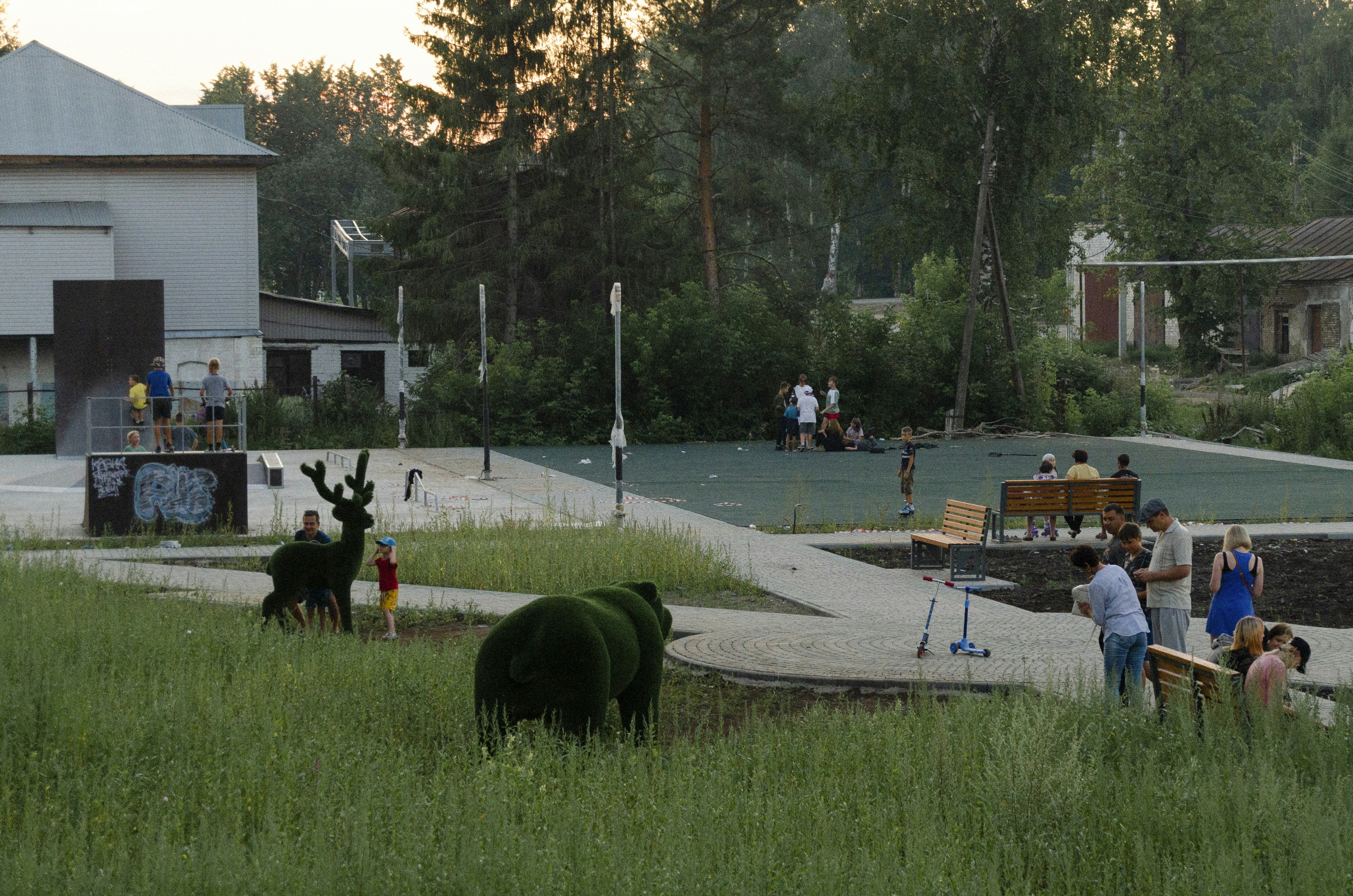 Neighbors meeting in park