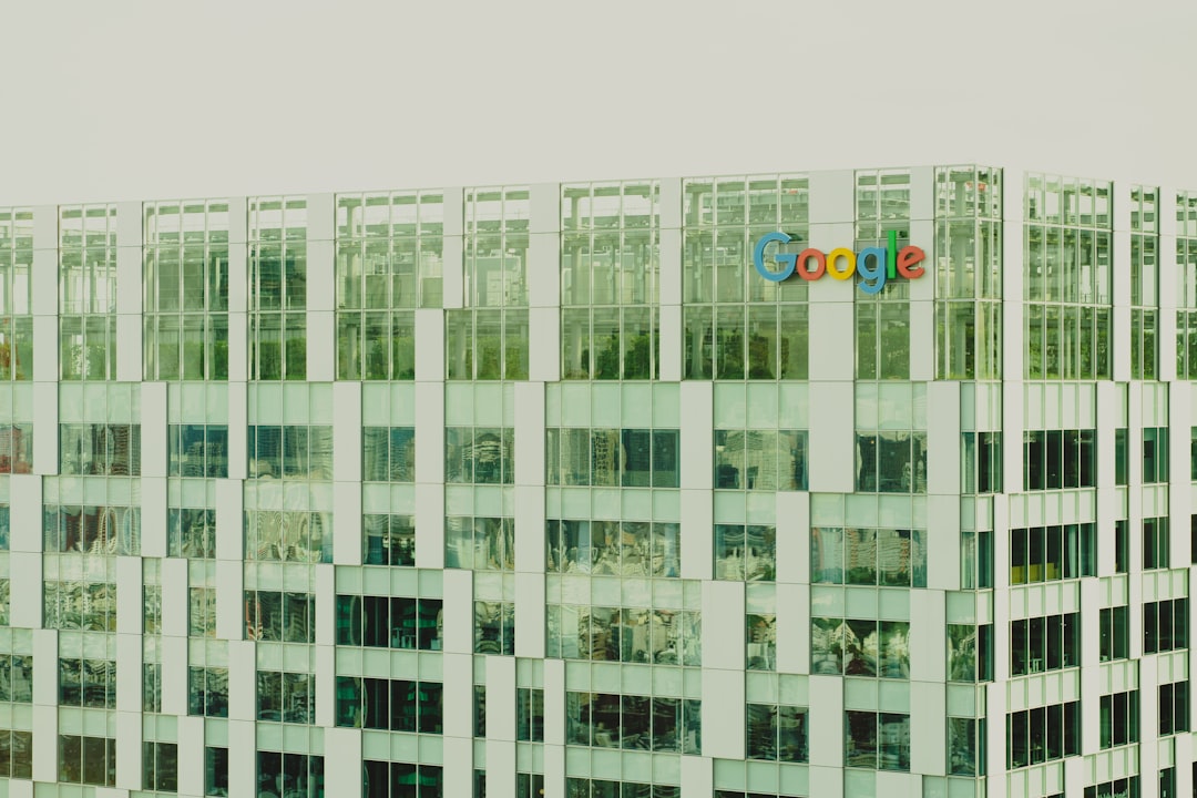 a building with many windows,