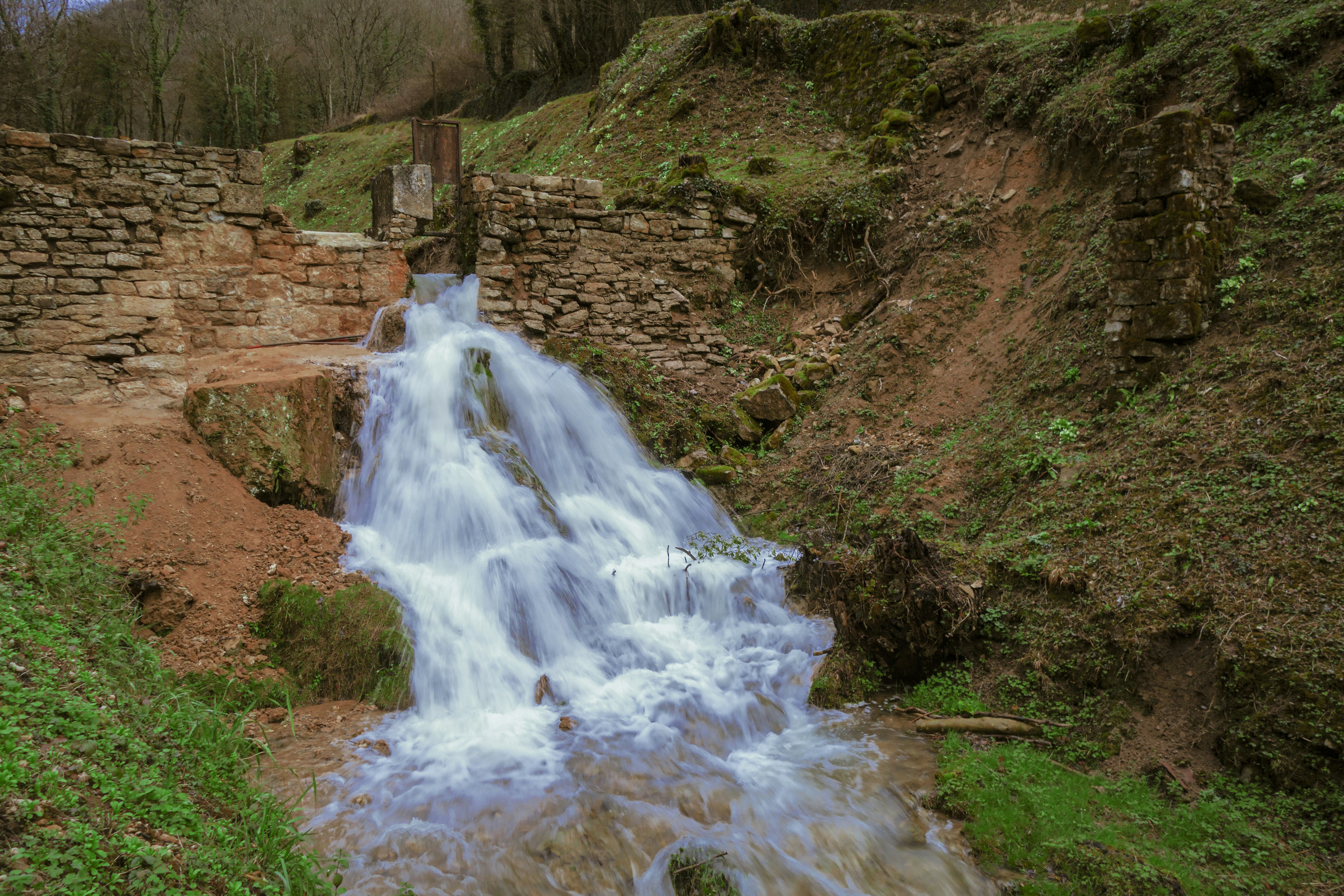 Liquid hair flares in abundance from an old lock. Restoration by Michel of the small dam regulating the river \