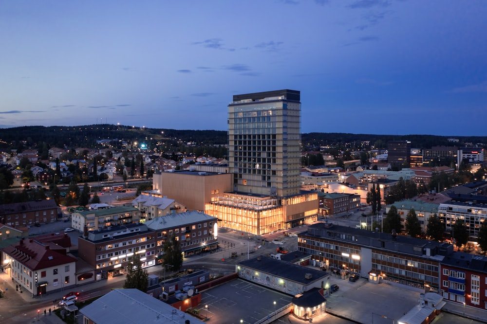 a large building in a city