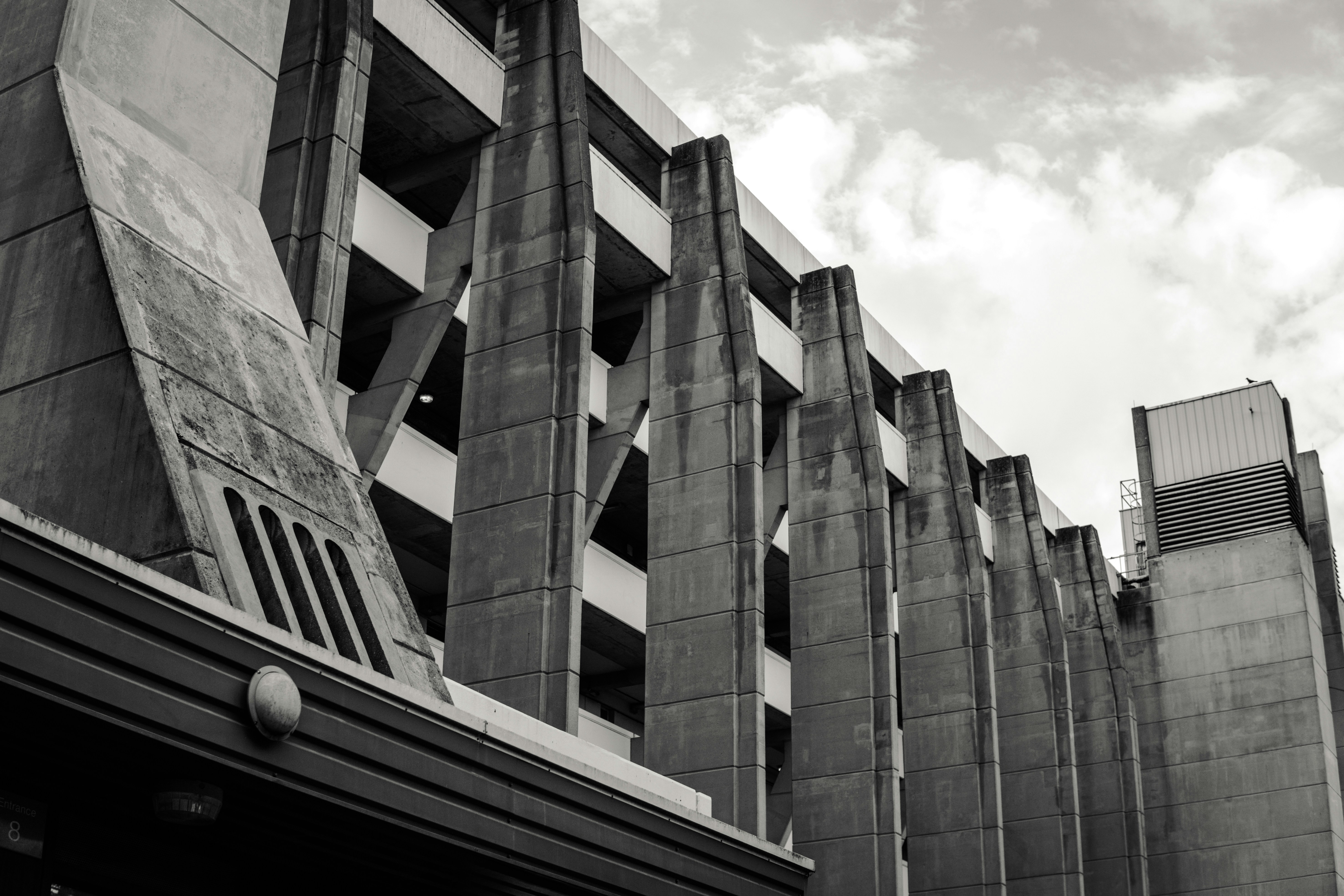 Photo by igorharrier