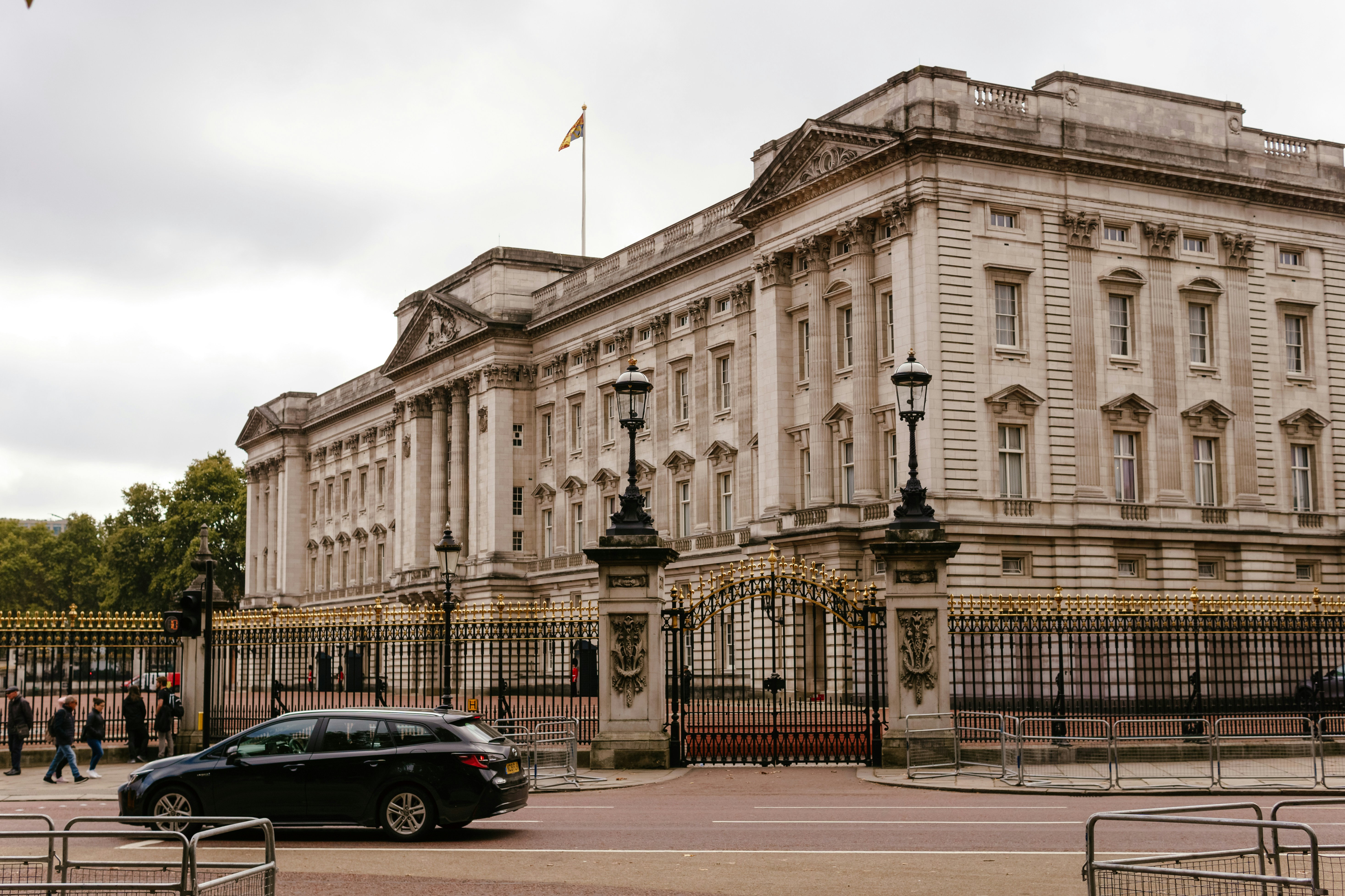 Photo by igorharrier