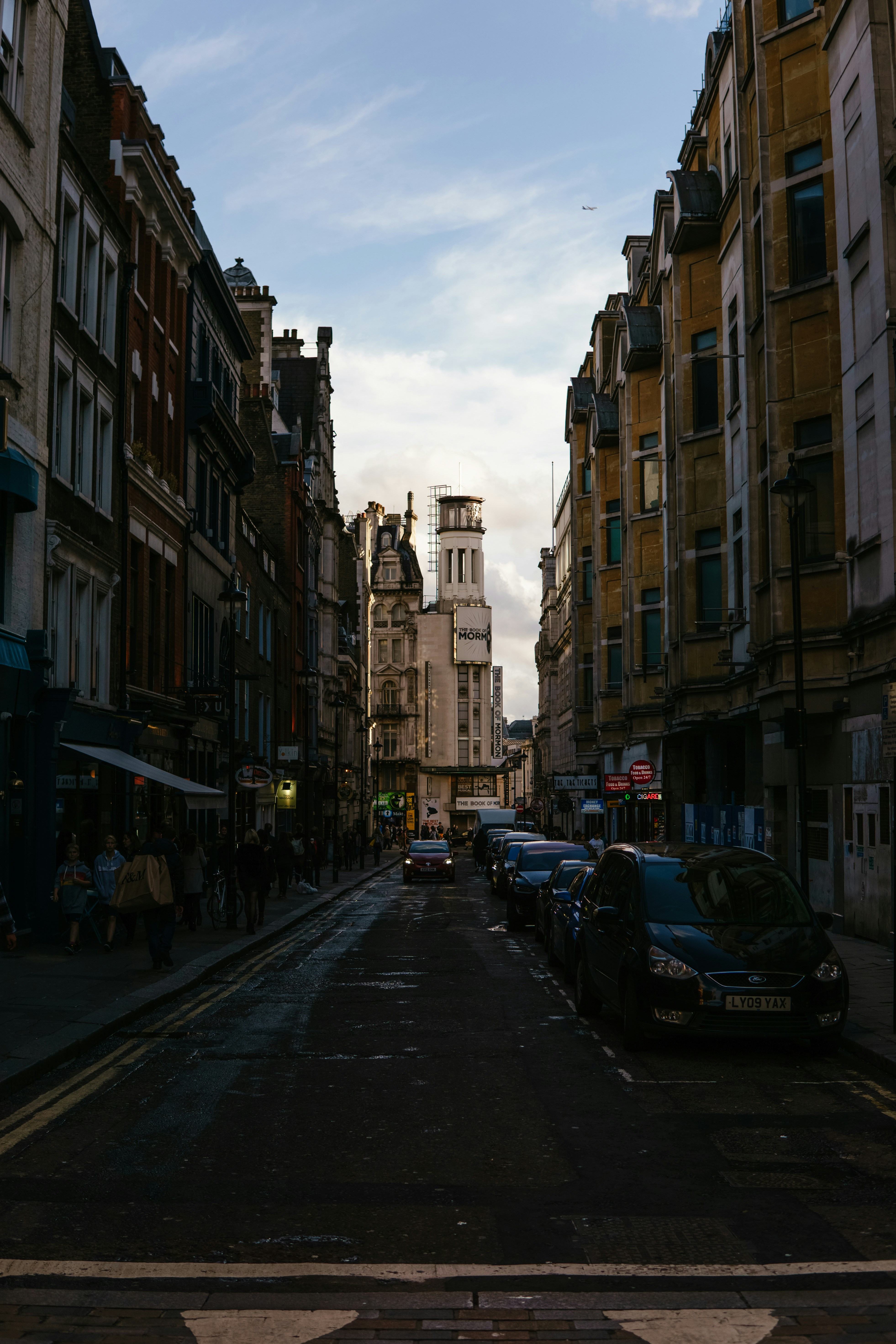 Photo by igorharrier