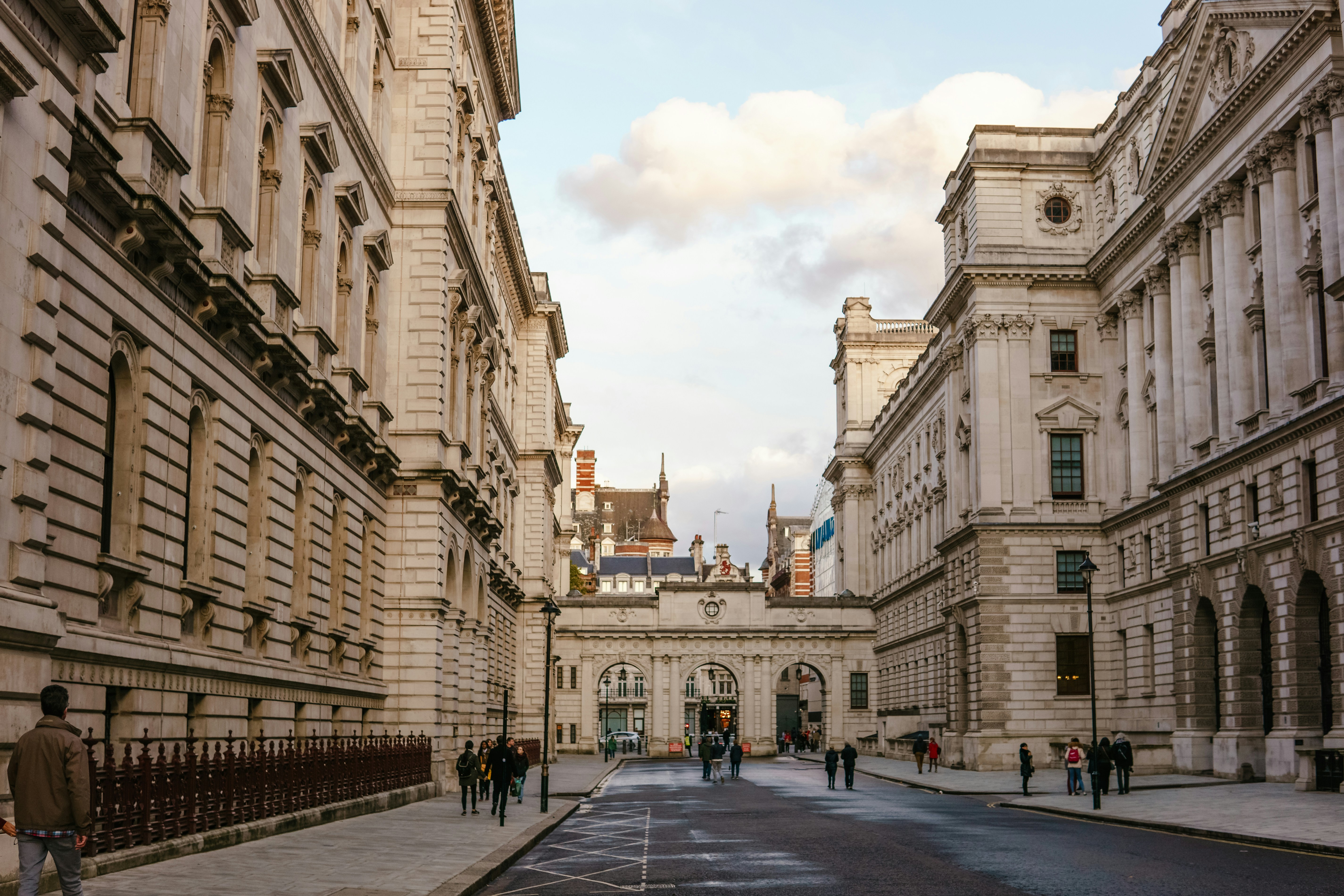 Photo by igorharrier