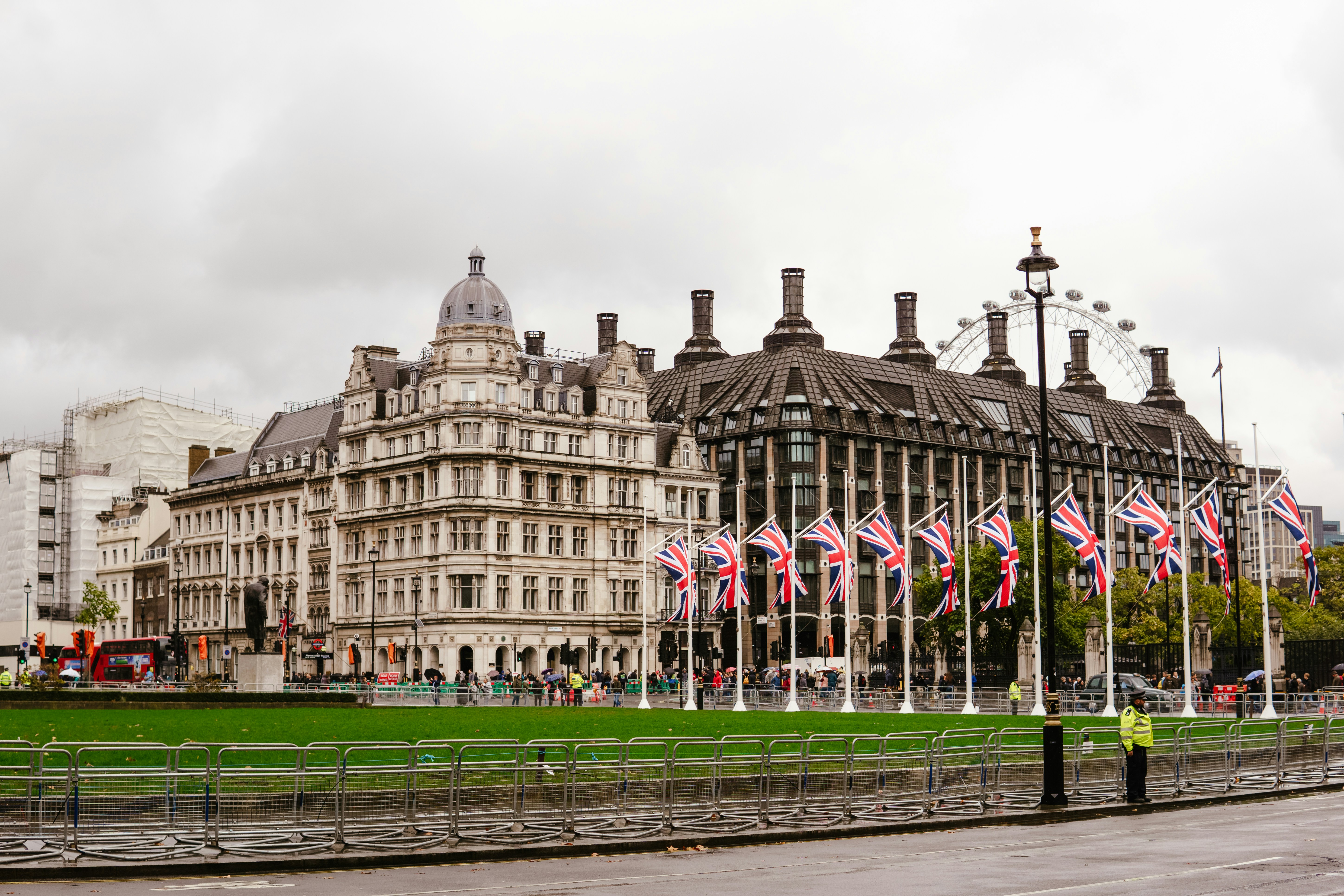 Photo by igorharrier