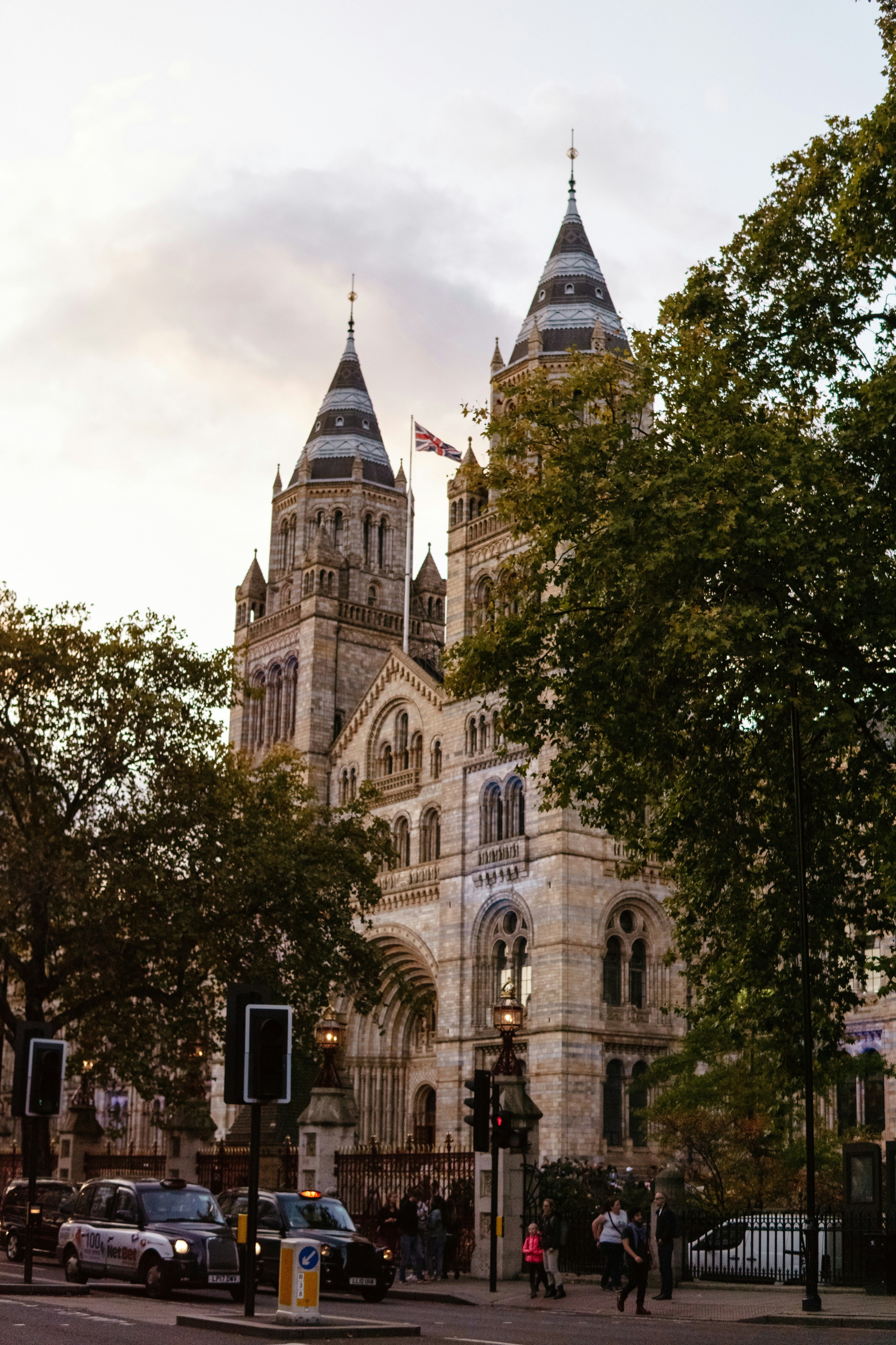 Photo by igorharrier