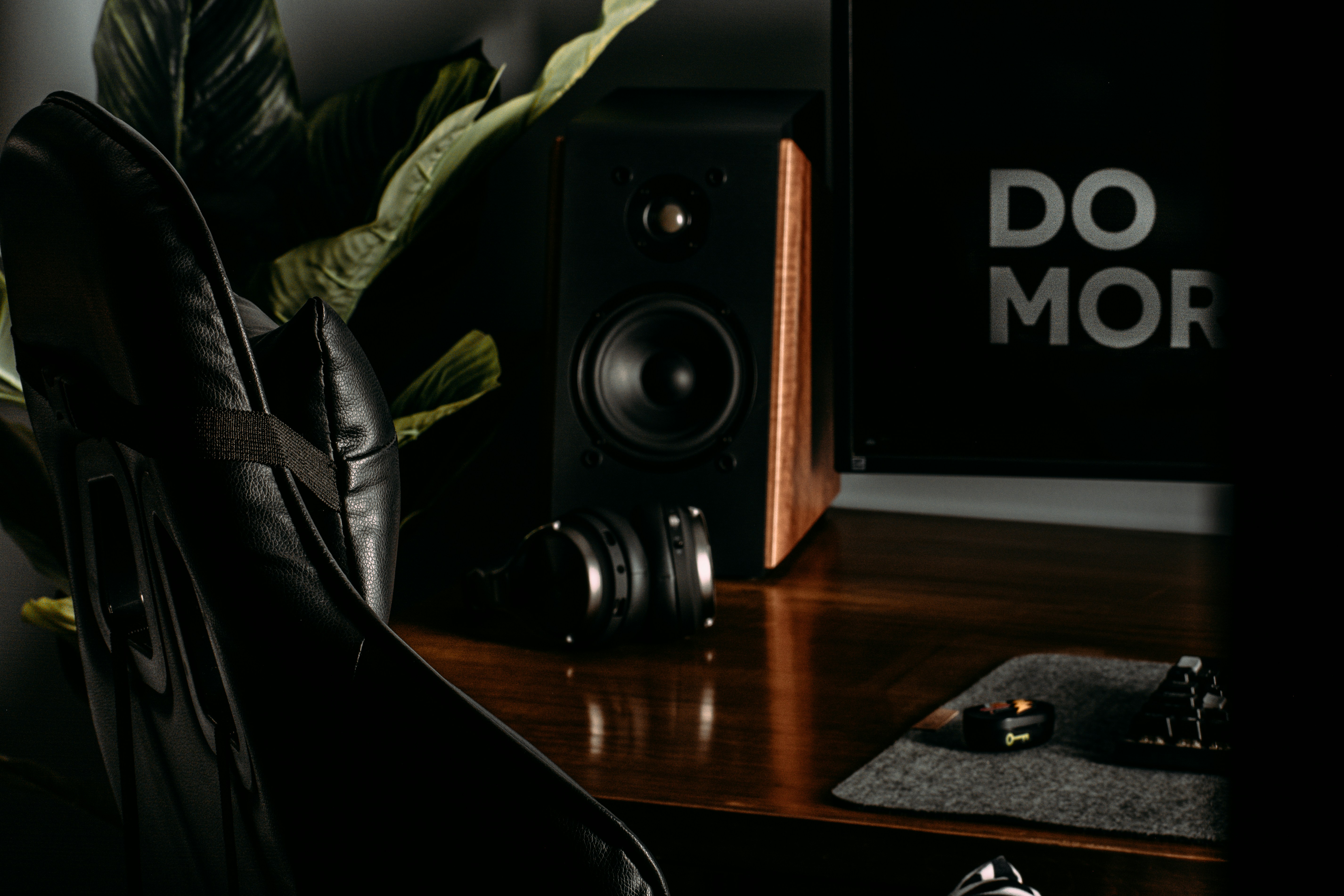 A black speaker on a table photo – Free Brown Image on Unsplash