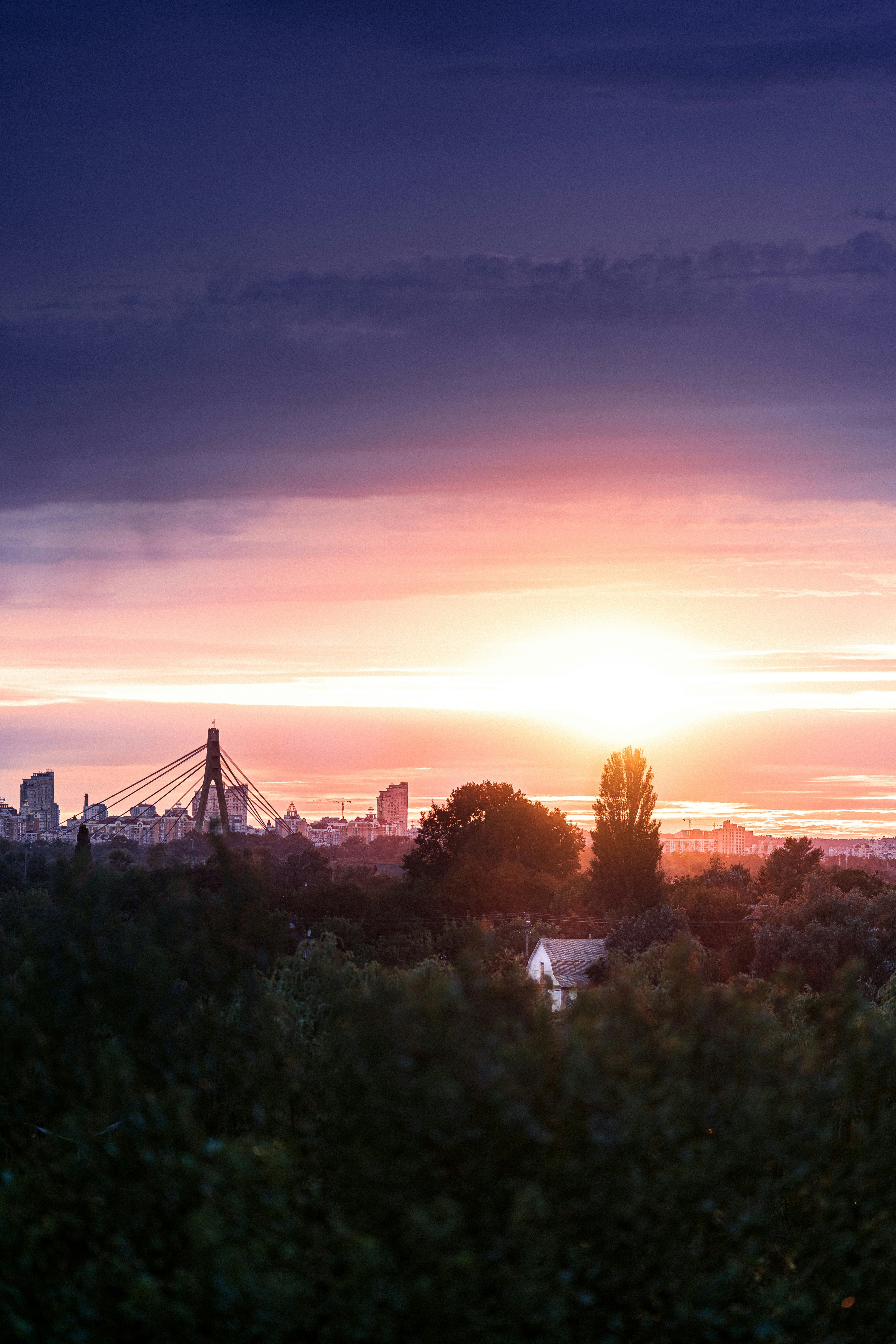 Ein Sonnenuntergang über einer Stadt