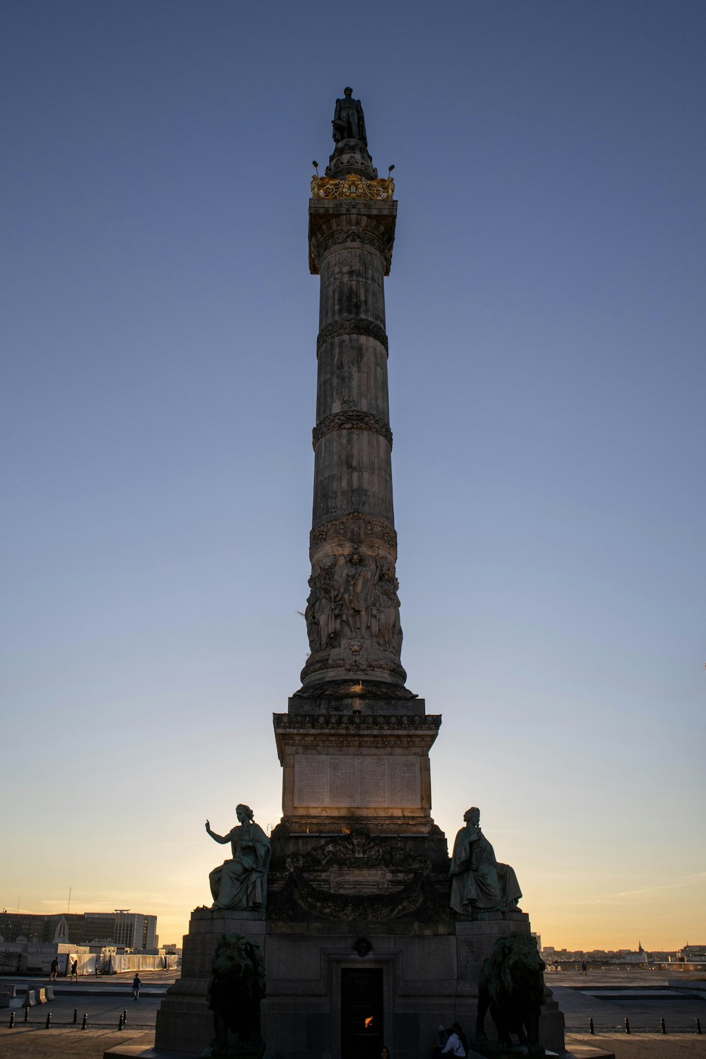 a tall monument with statues