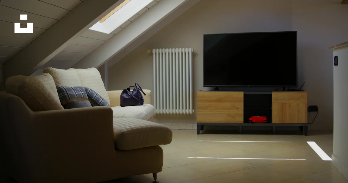 Foto Zum Thema Ein Wohnzimmer Mit Einem TV Und Sofas Kostenloses Bild Foto Zum Thema Ein Wohnzimmer Mit Einem TV Und Sofas Kostenloses Bild