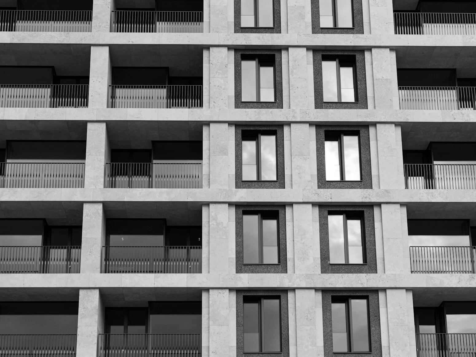 Ilustrativna fotografija geometrijske fasade stambene zgrade