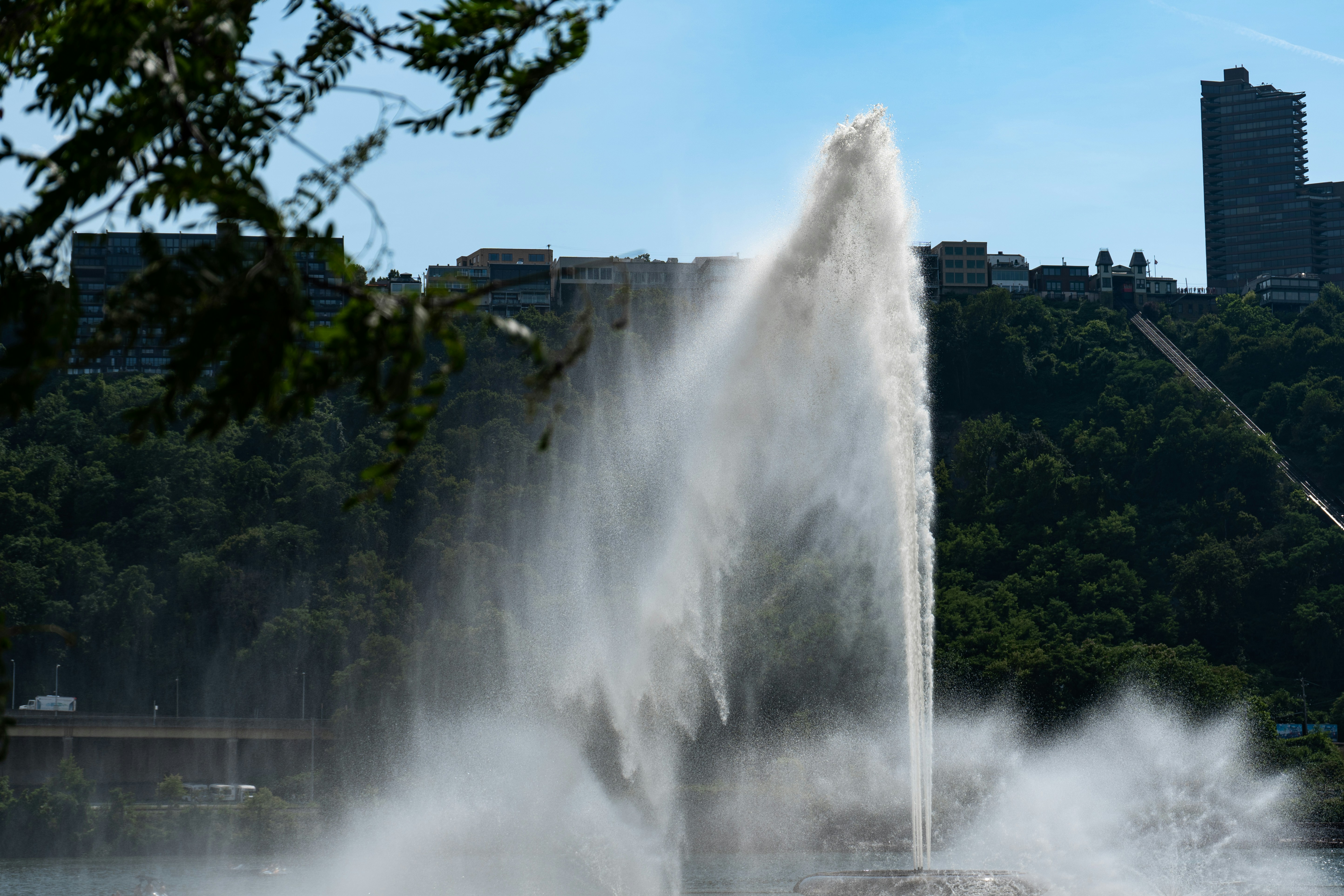 Una cascata in un parco
