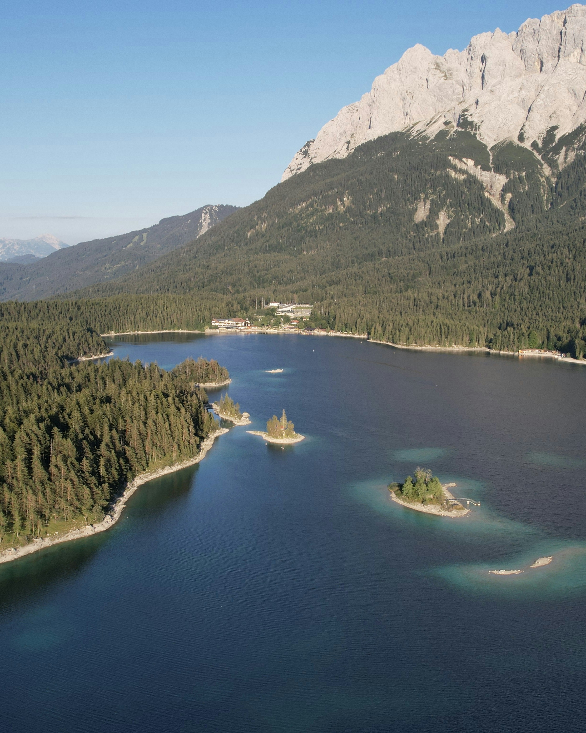 Photo by mortezakhalili