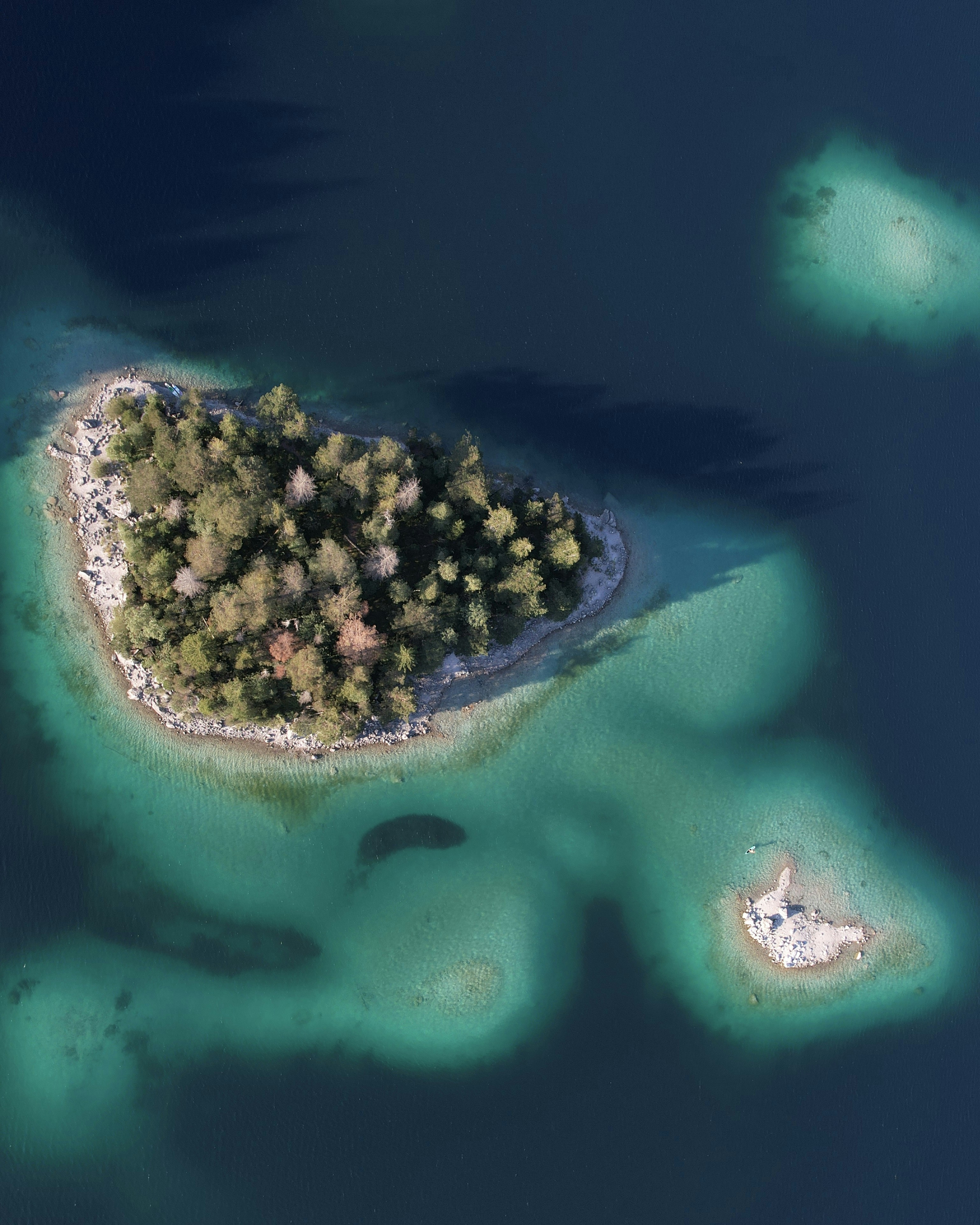 Photo by mortezakhalili