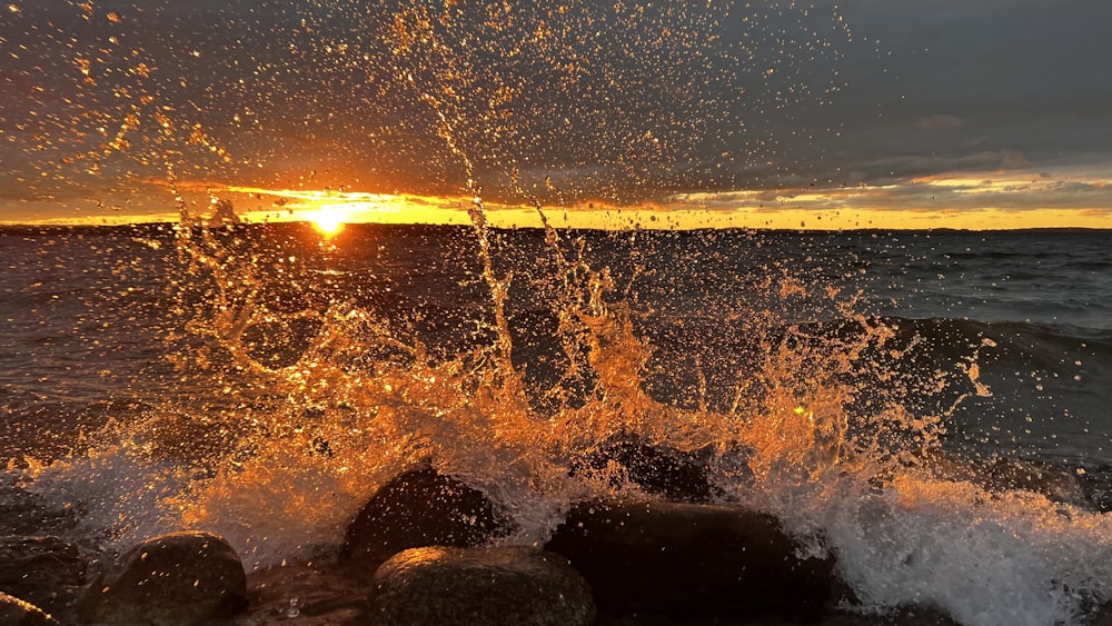 夕焼けの水域