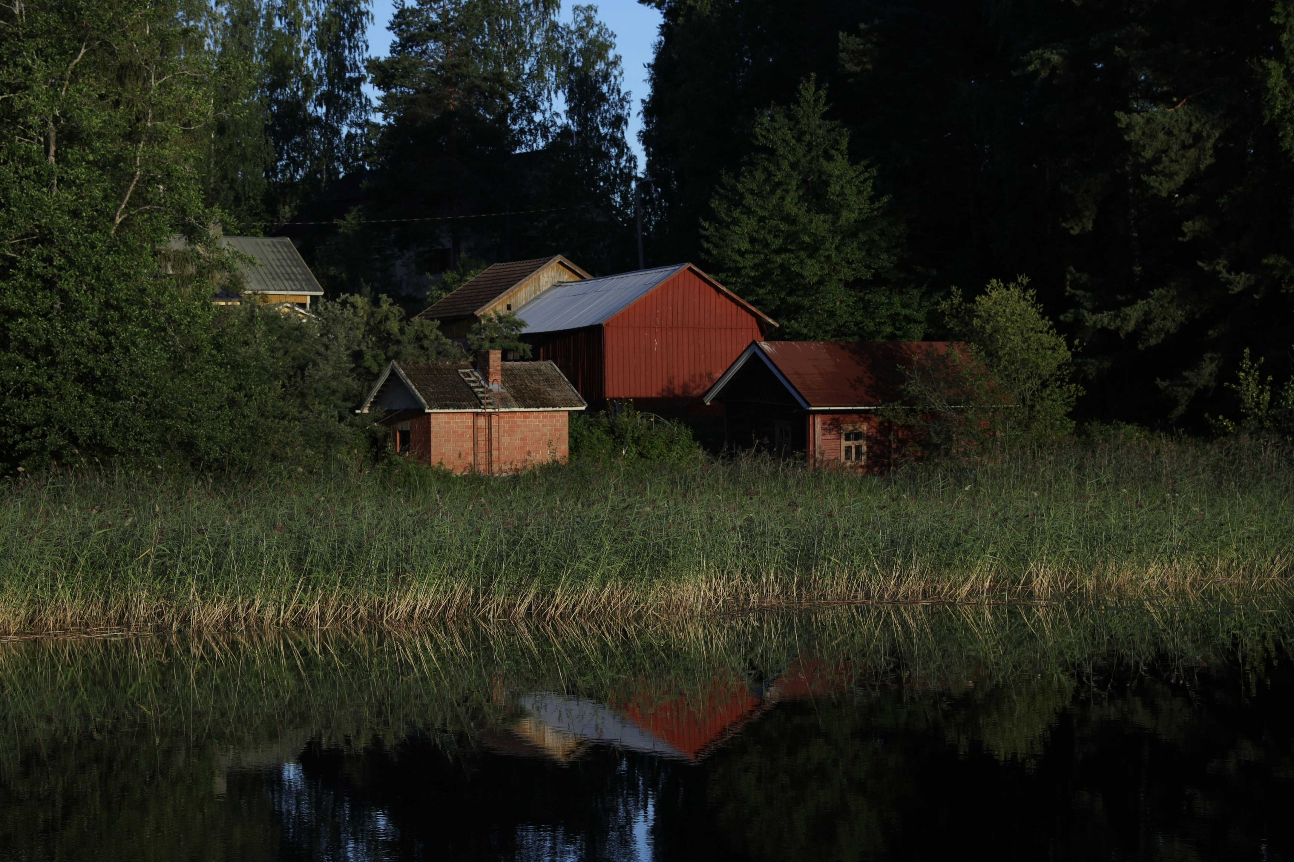a group of buildings next to a body of water, 
