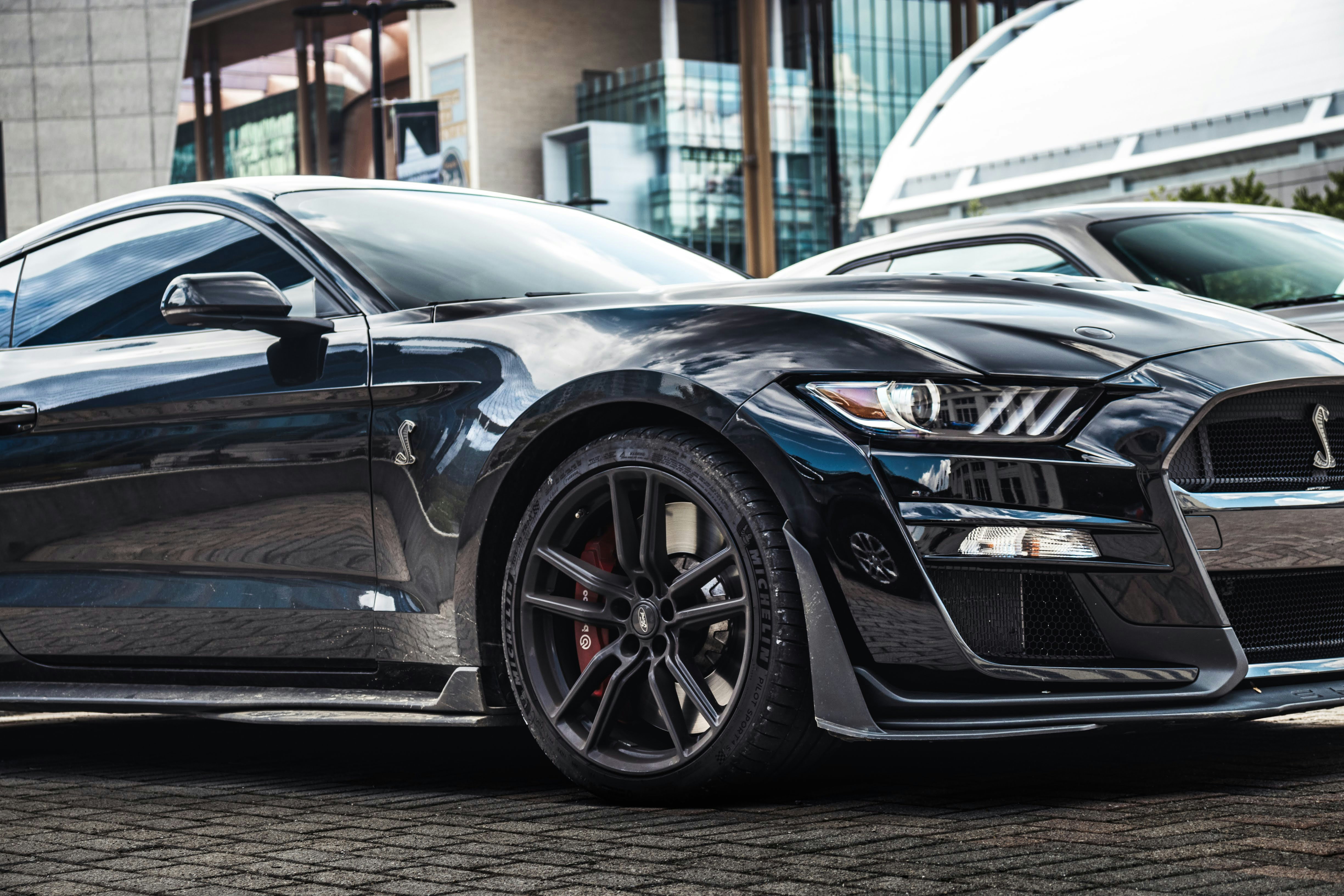 Um carro esportivo preto foto – Imagem grátis sobre Papel de parede na  Unsplash, image size:3000x2000