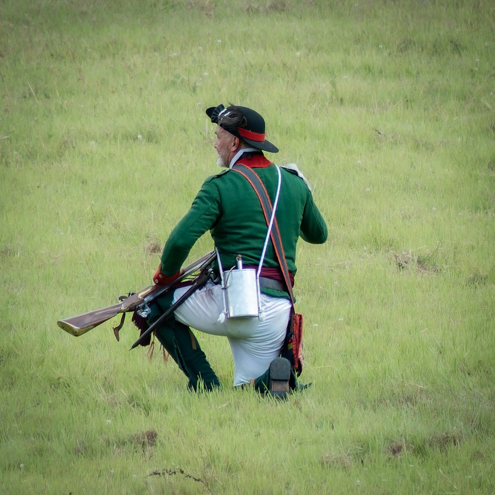 銃を持った男