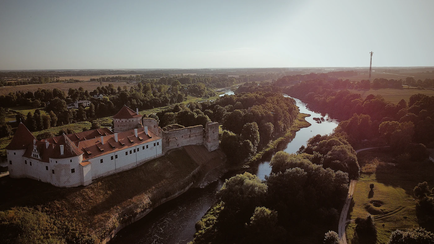 Die mittelalterliche Burg Kastelholm im Landesinneren Ålands