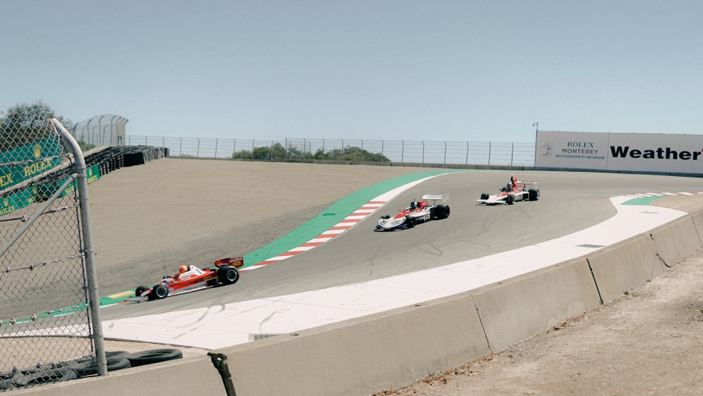 auto da corsa su una pista