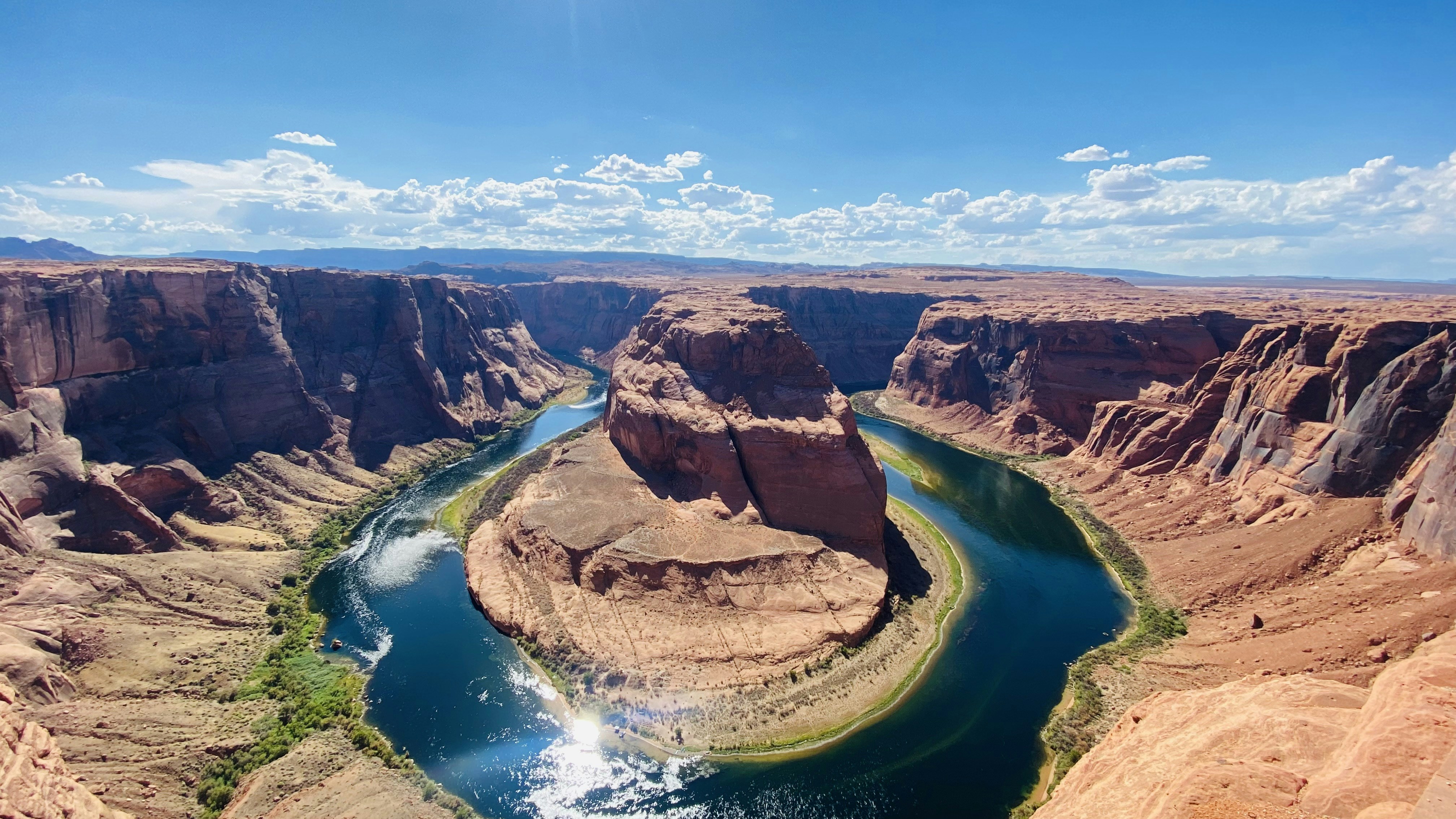 a river running through a canyon