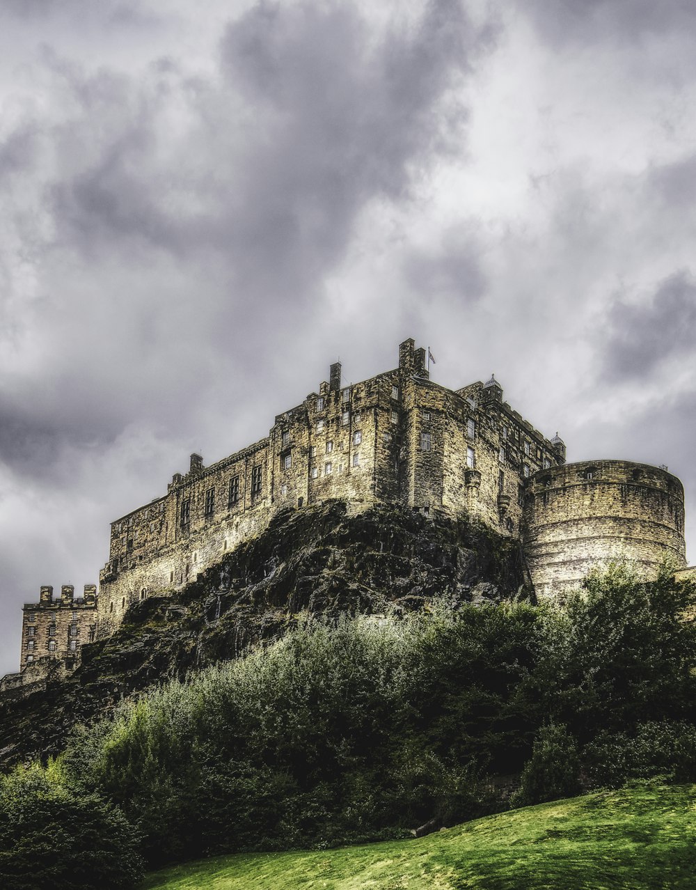 Un castillo en una colina