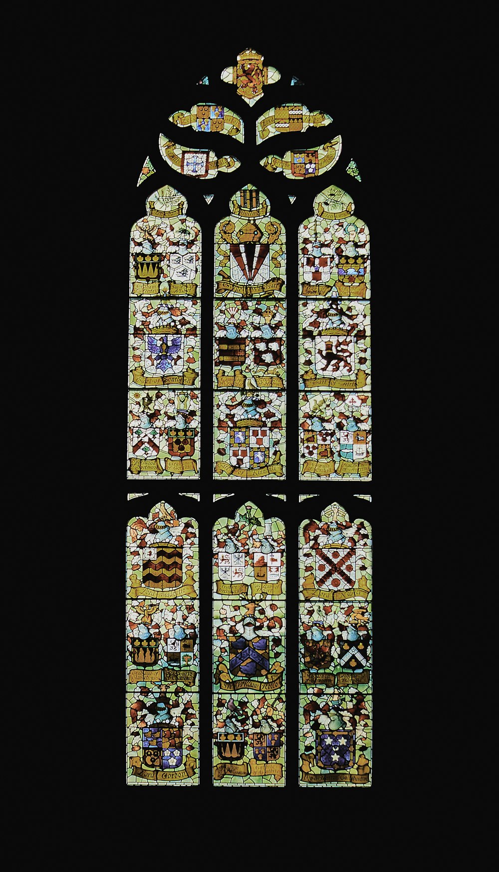 una vetrata con Smith Museum of Stained Glass Windows sullo sfondo